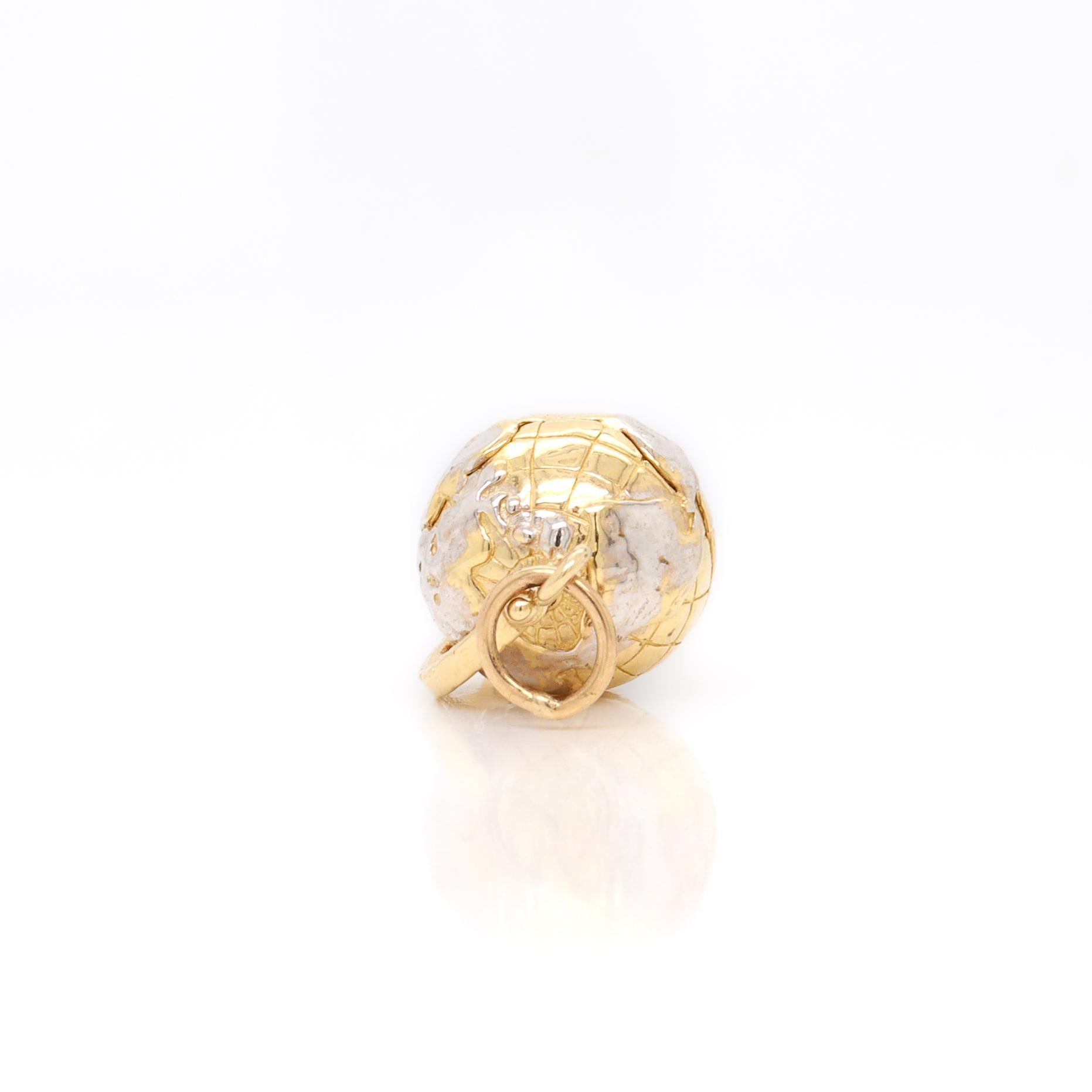 Vintage 14K Gold Figural Earth Globe Charm for a Bracelet en vente 5