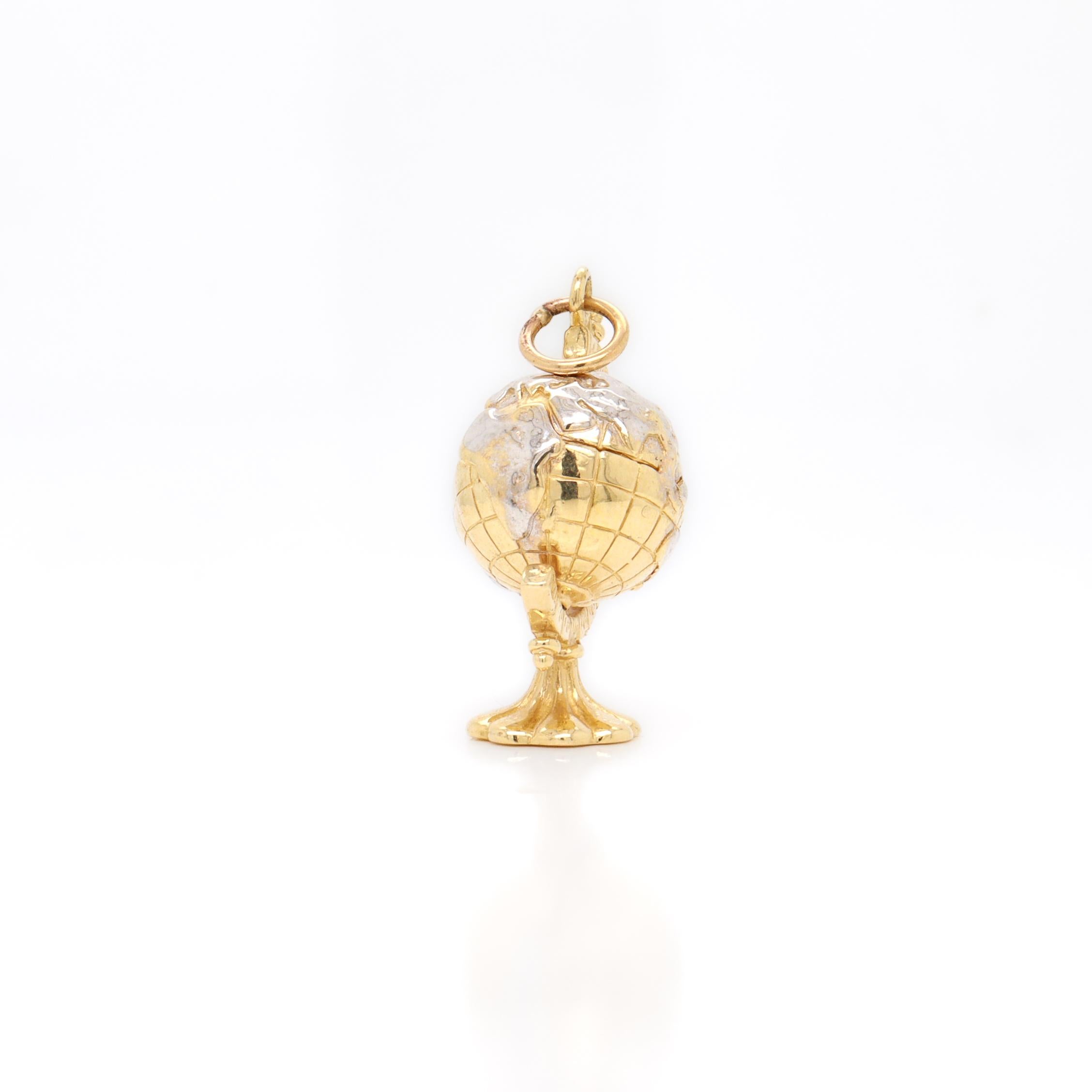 Vintage 14K Gold Figural Earth Globe Charm for a Bracelet en vente 2