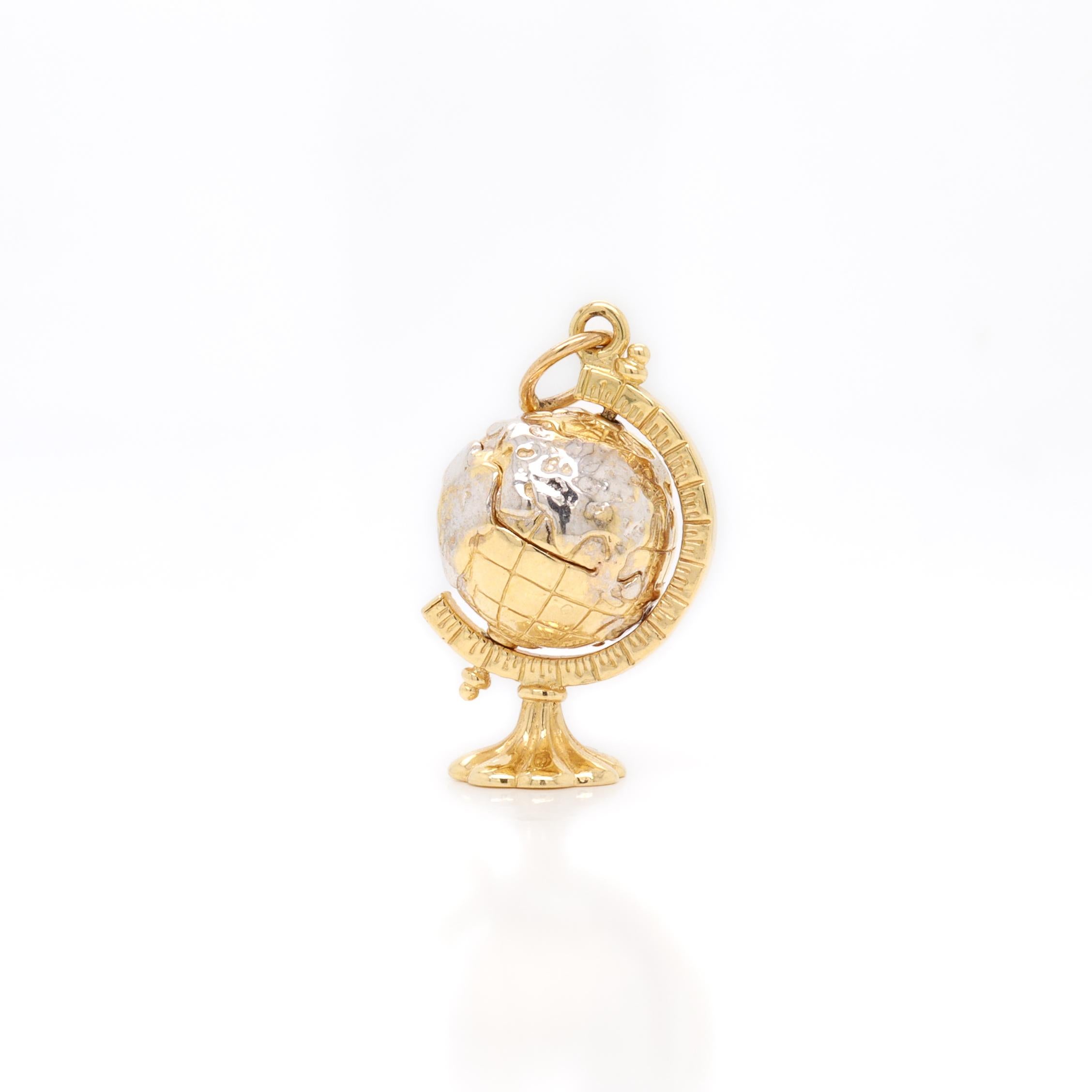 Vintage 14K Gold Figural Earth Globe Charm for a Bracelet en vente 4