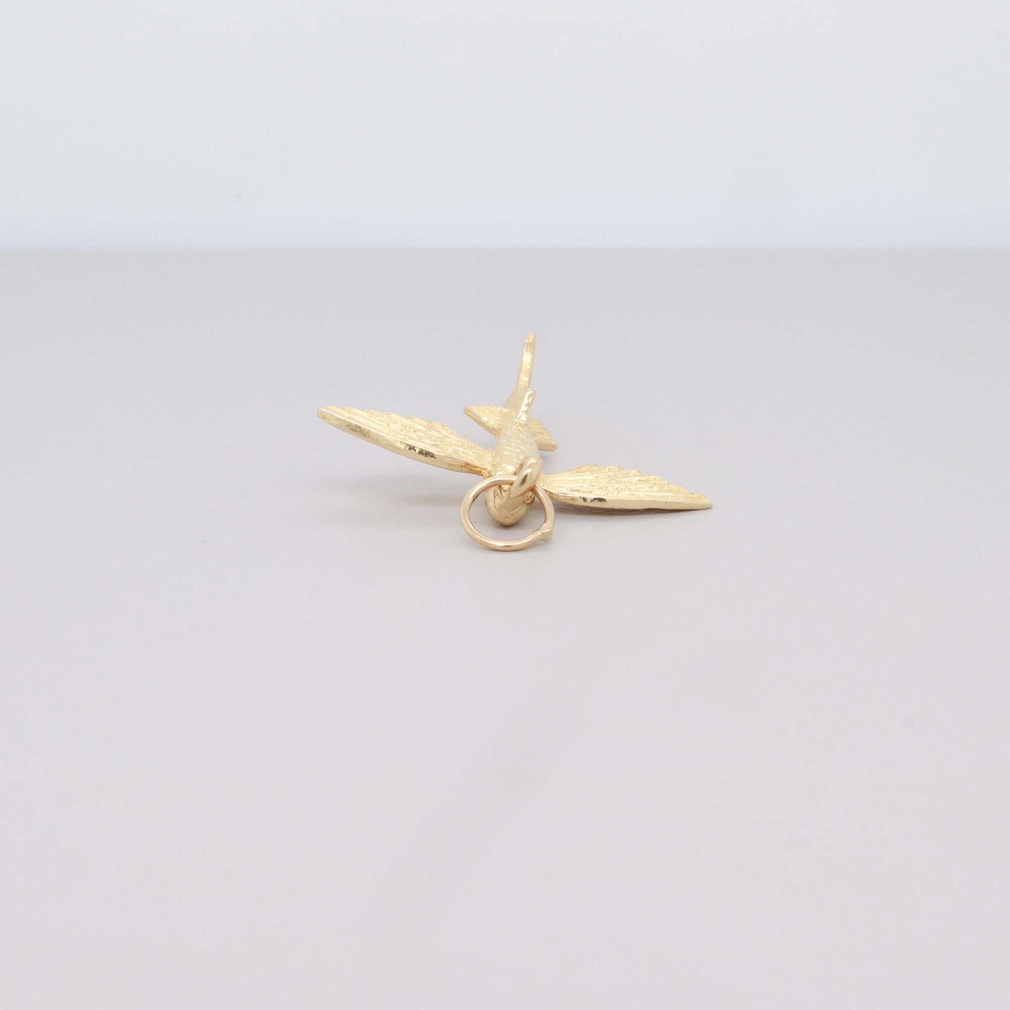 Vintage 14K Gold Figural Flying Fish Charm for a Bracelet en vente 8