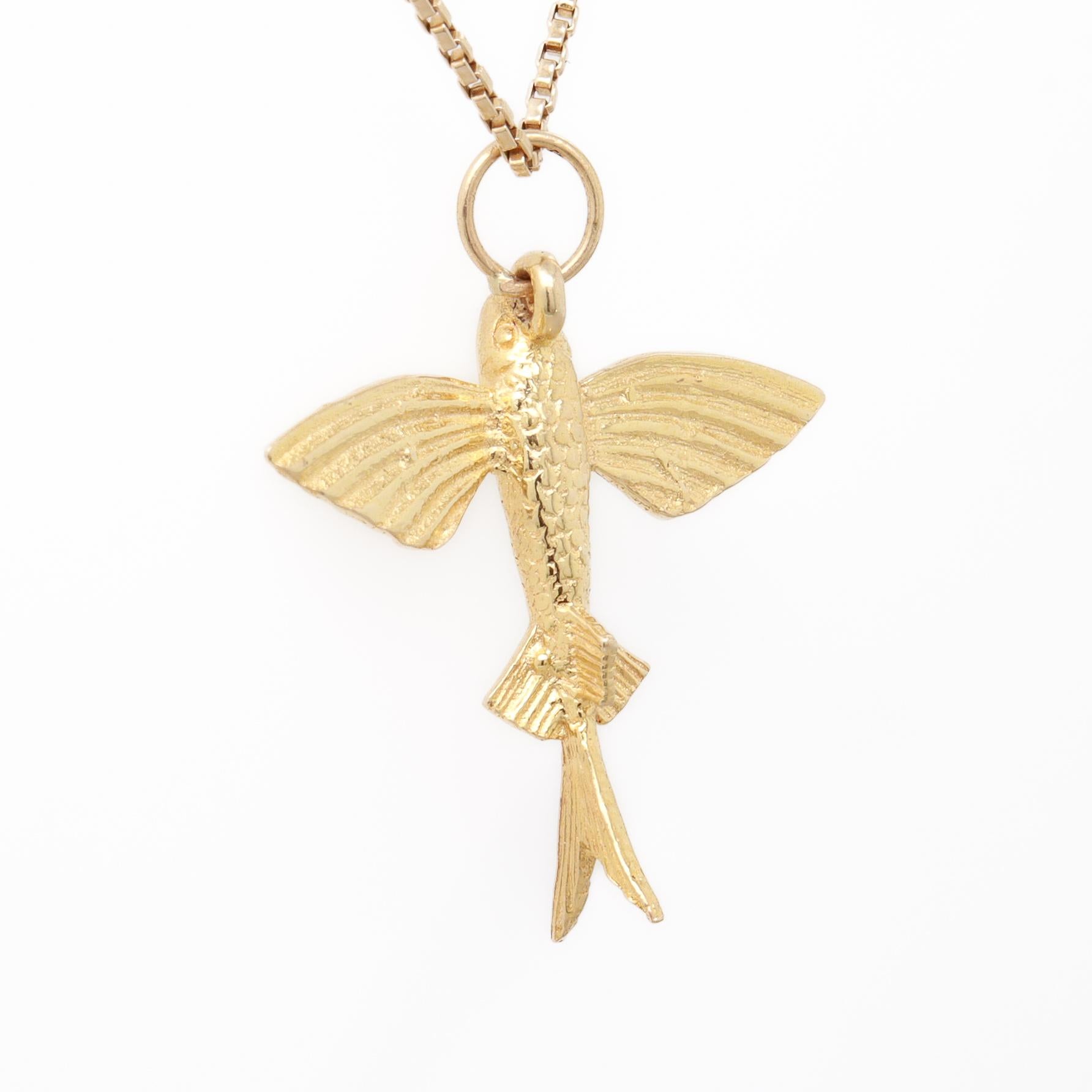 Vintage 14K Gold Figural Flying Fish Charm for a Bracelet en vente 1