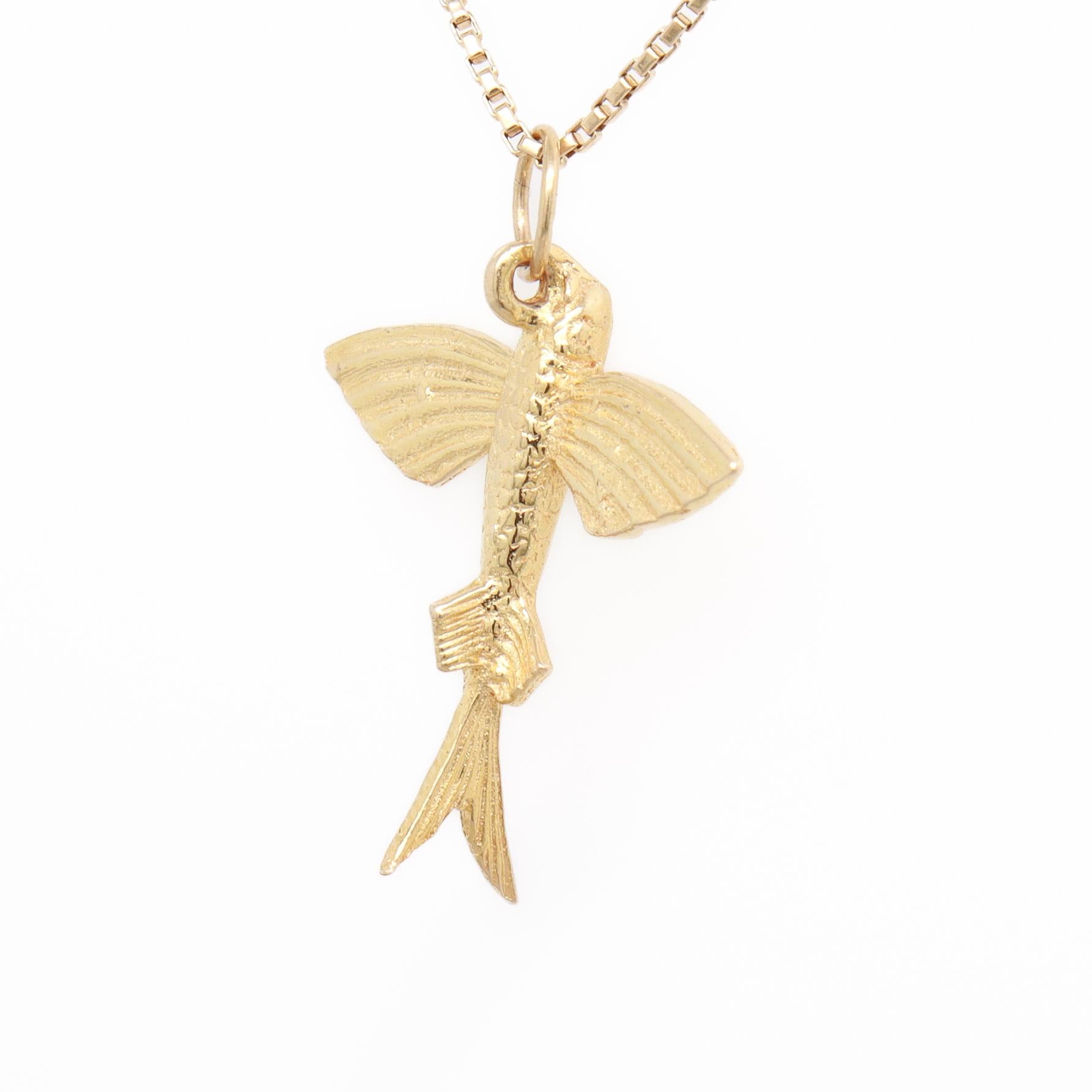 Vintage 14K Gold Figural Flying Fish Charm for a Bracelet en vente 3