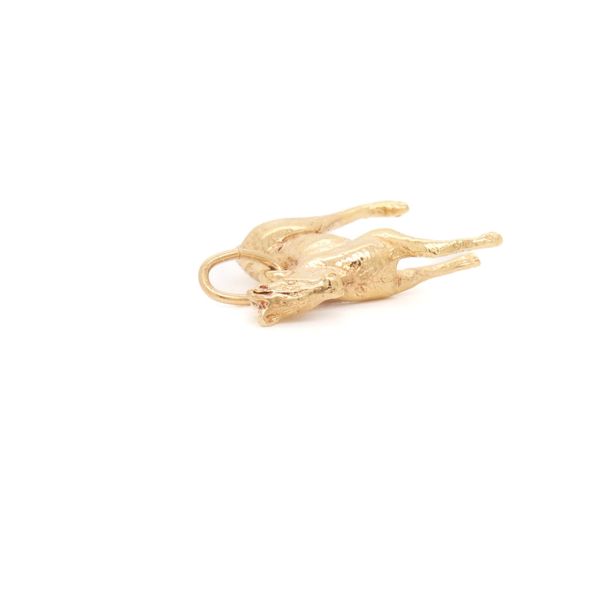 Charm o ciondolo con cavallo figurativo in oro 14K vintage in vendita 8
