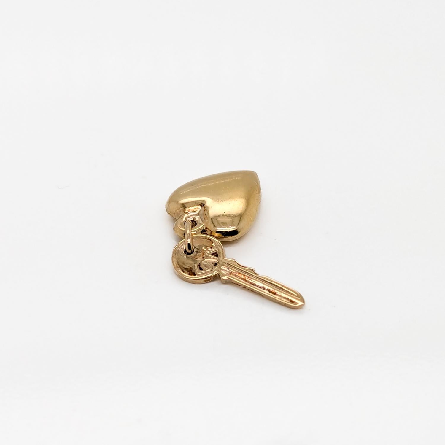 Vintage 14K Gold Figural Key to the Heart Charm For Sale 1