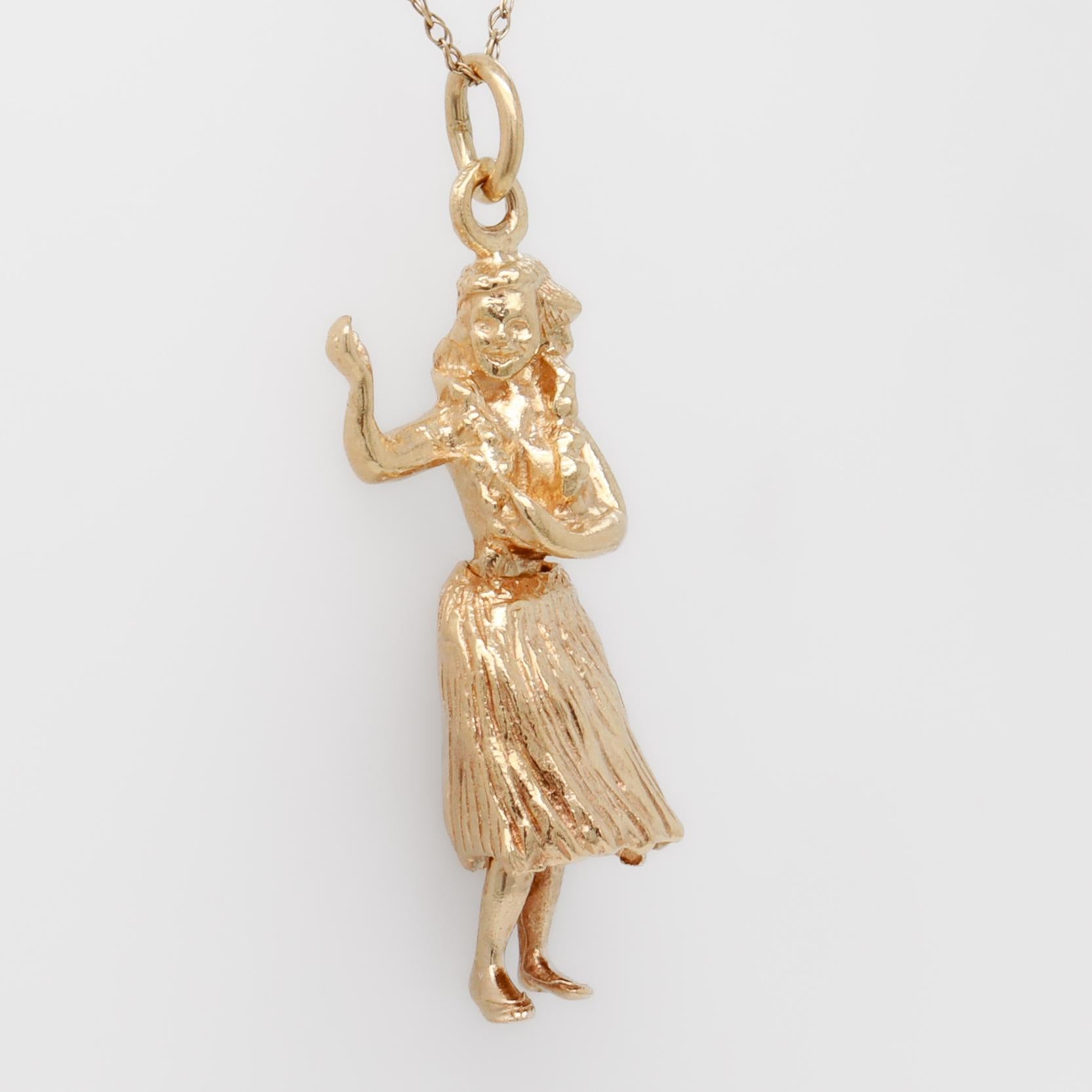 Vintage 14K Gold Figural Kinetic Hula Dancer Charm for a Bracelet In condizioni buone in vendita a Philadelphia, PA