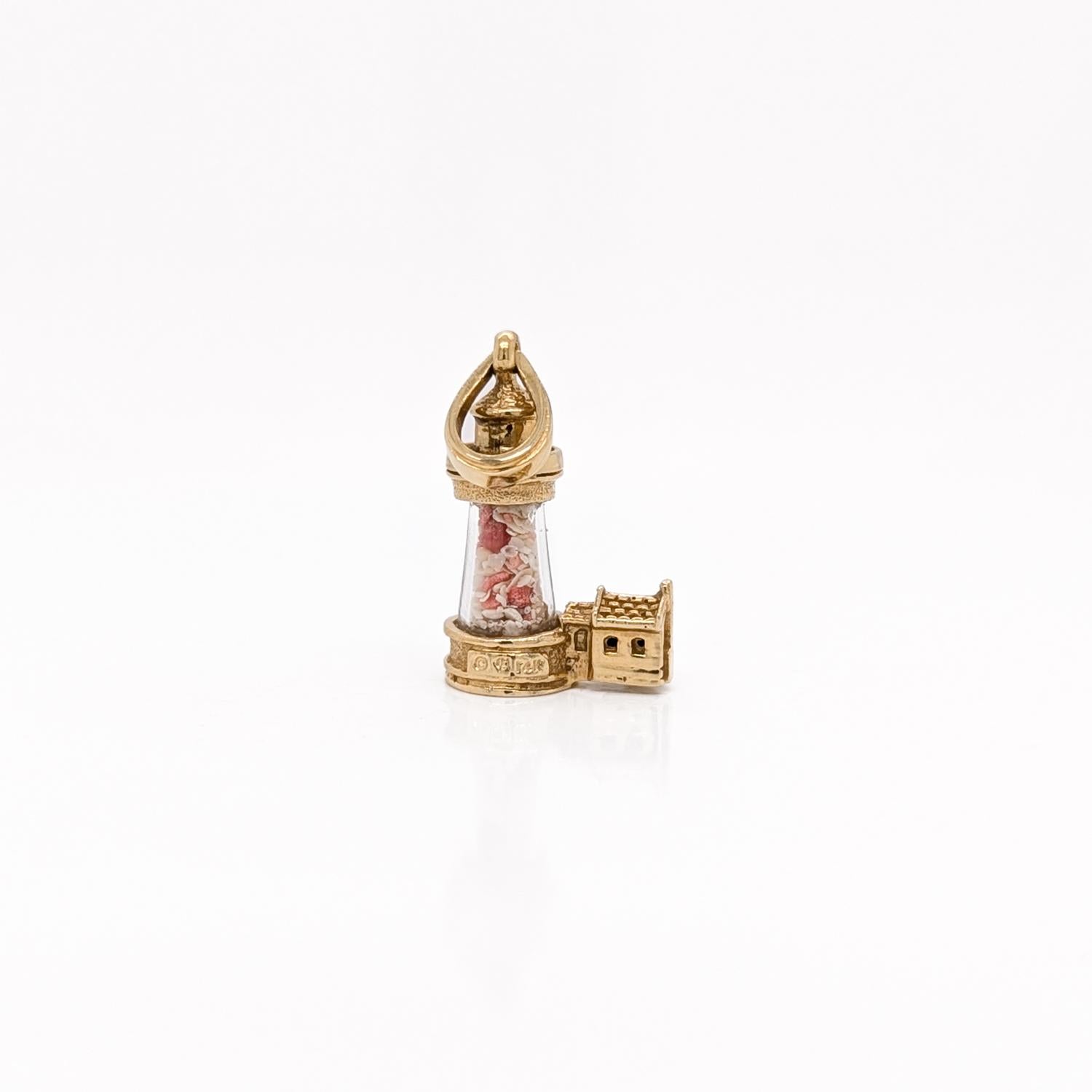 Vintage 14K Gold Figural Lighthouse Charm or Pendant In Good Condition For Sale In Philadelphia, PA