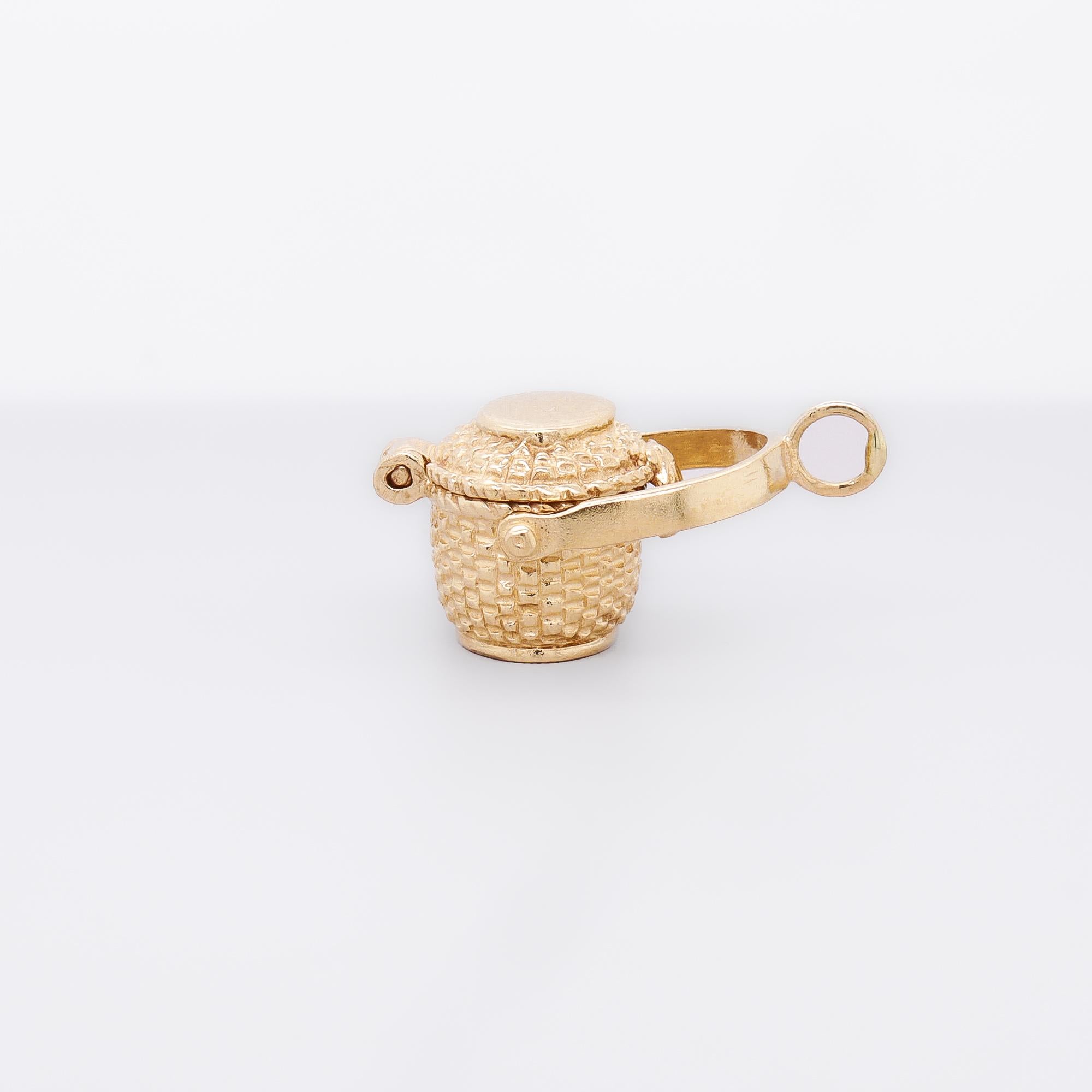 Charm figurativo d'epoca in oro 14K con cesto aperto Nantucket in vendita 5