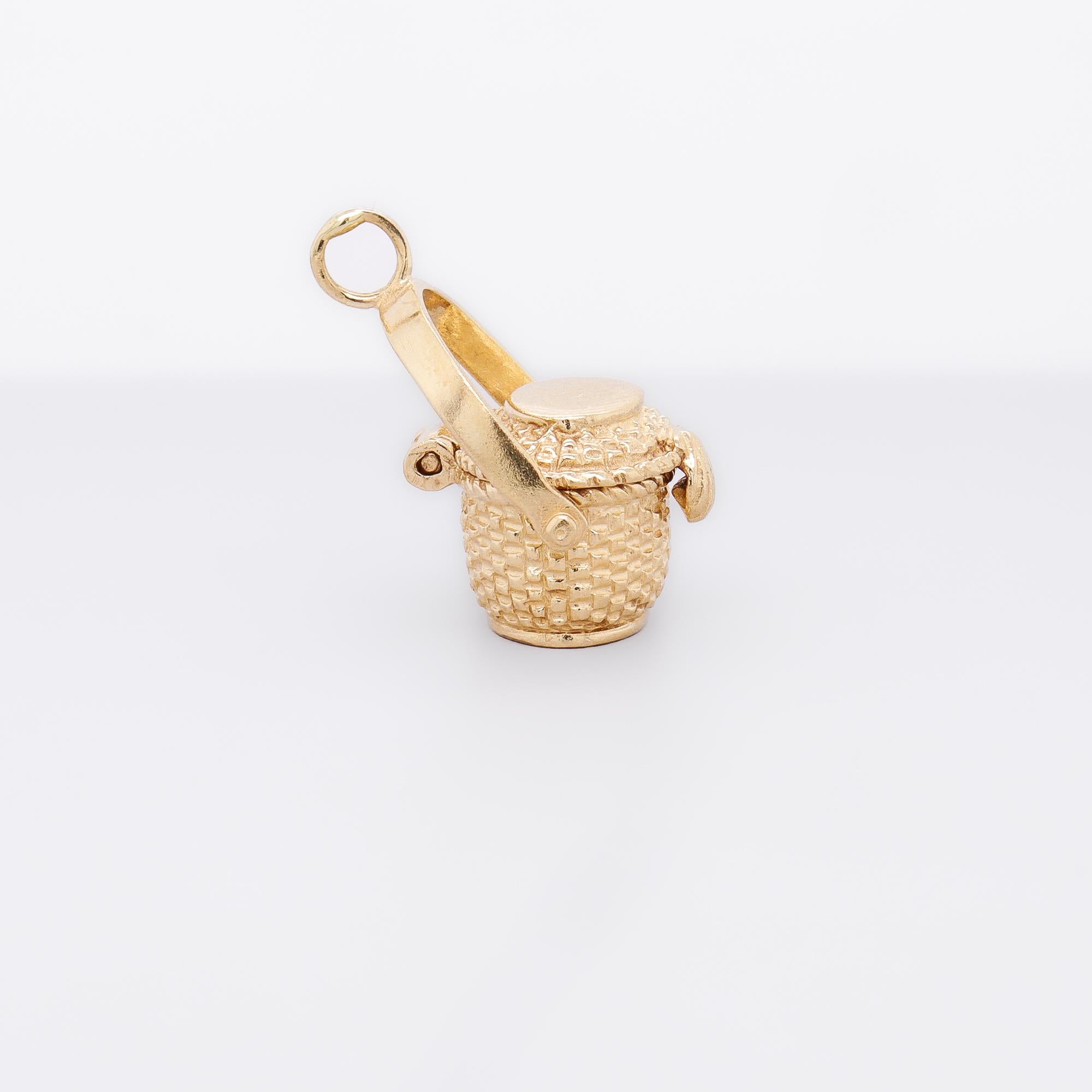 Charm figurativo d'epoca in oro 14K con cesto aperto Nantucket in vendita 6