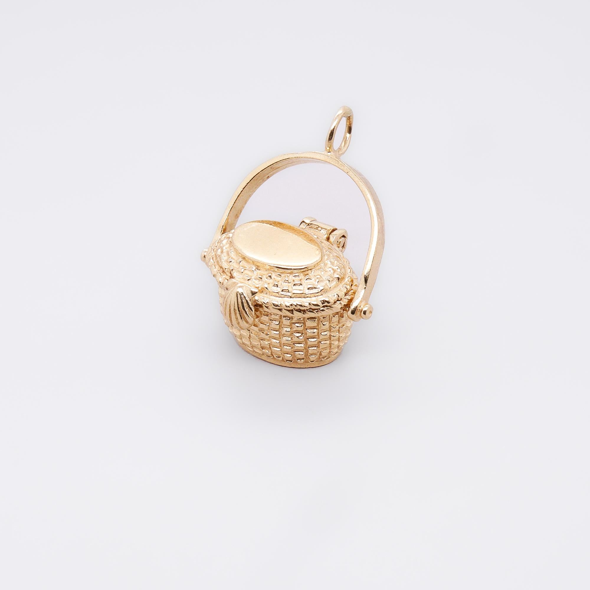 Charm figurativo d'epoca in oro 14K con cesto aperto Nantucket in vendita 9