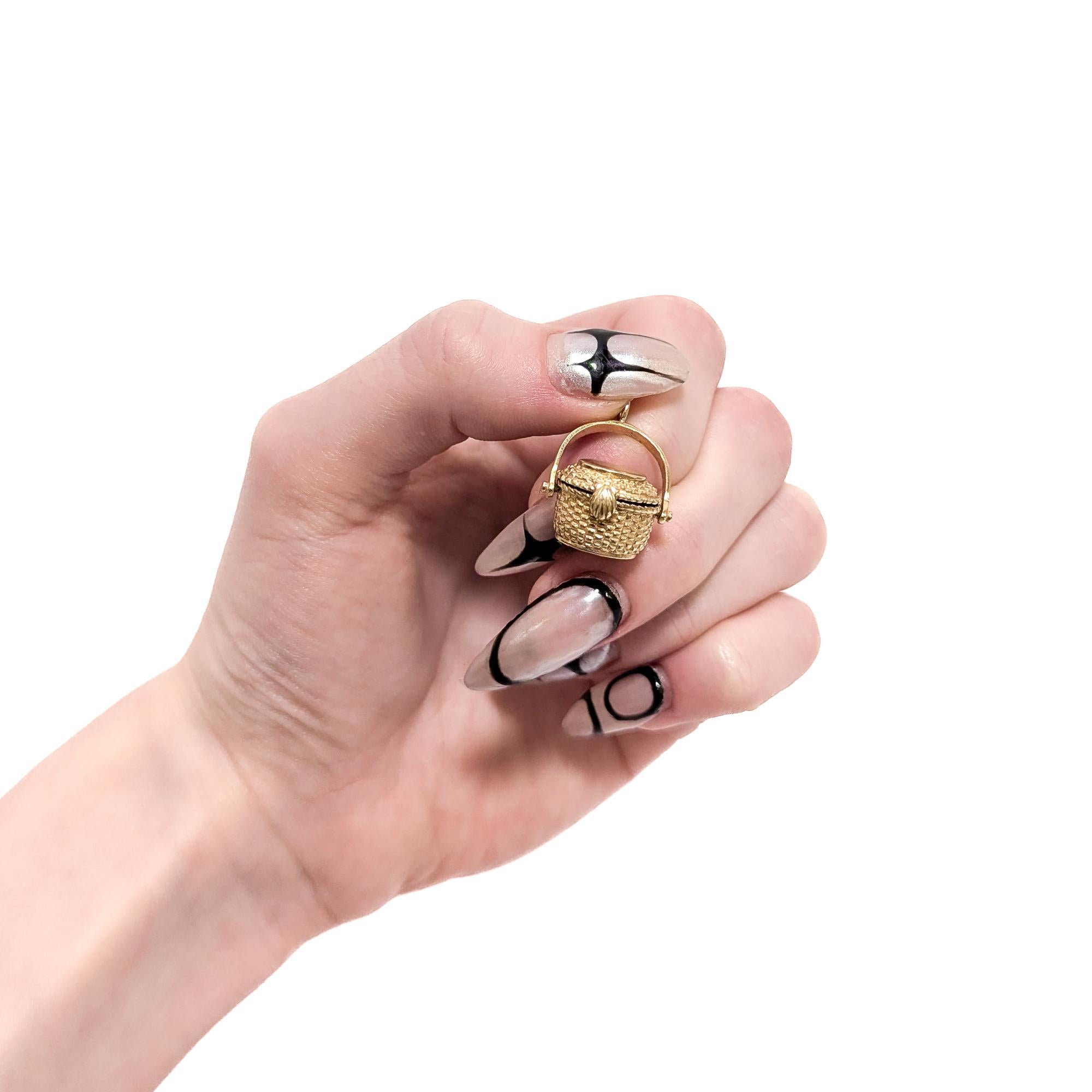 Charm figurativo d'epoca in oro 14K con cesto aperto Nantucket In condizioni buone in vendita a Philadelphia, PA