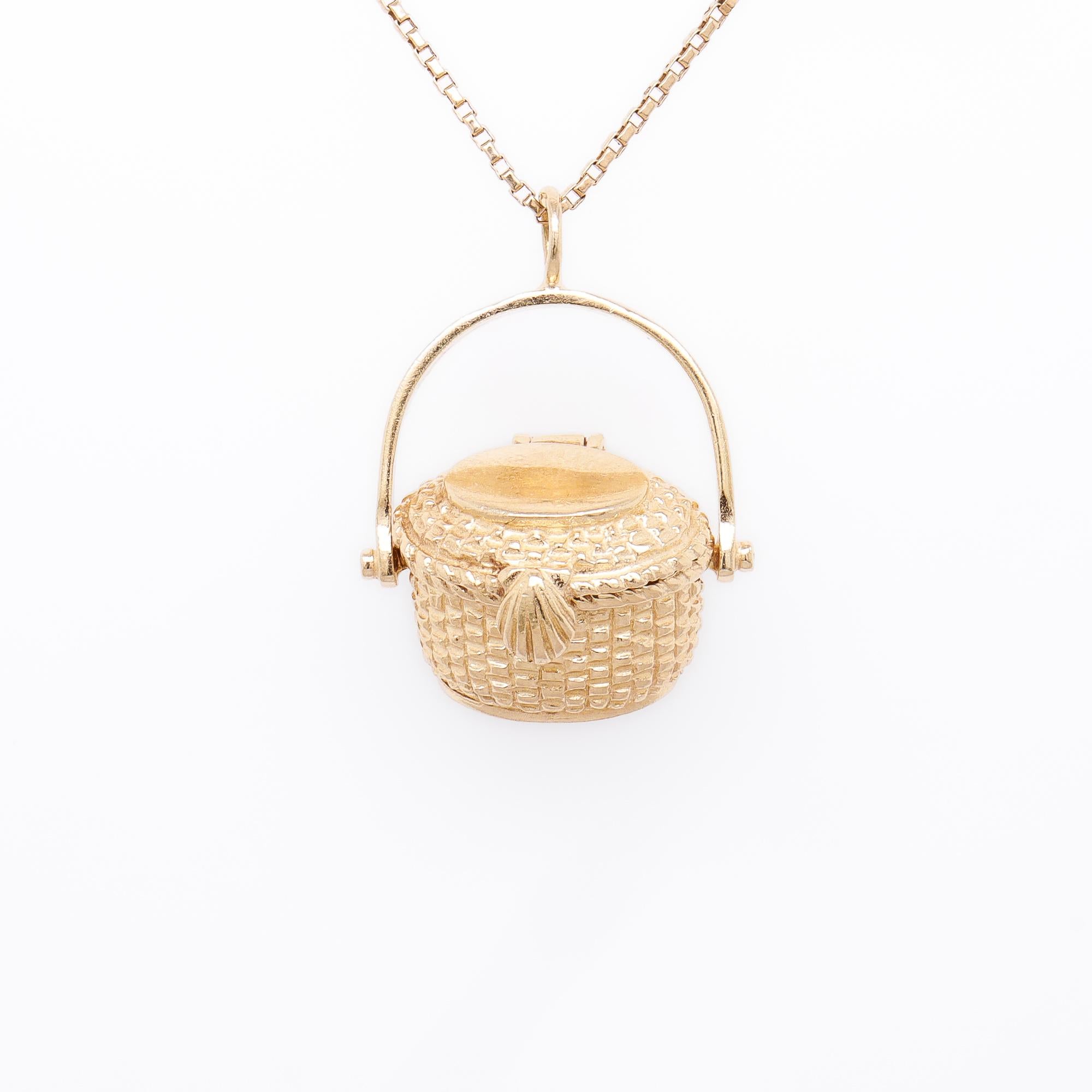 Charm figurativo d'epoca in oro 14K con cesto aperto Nantucket in vendita 2