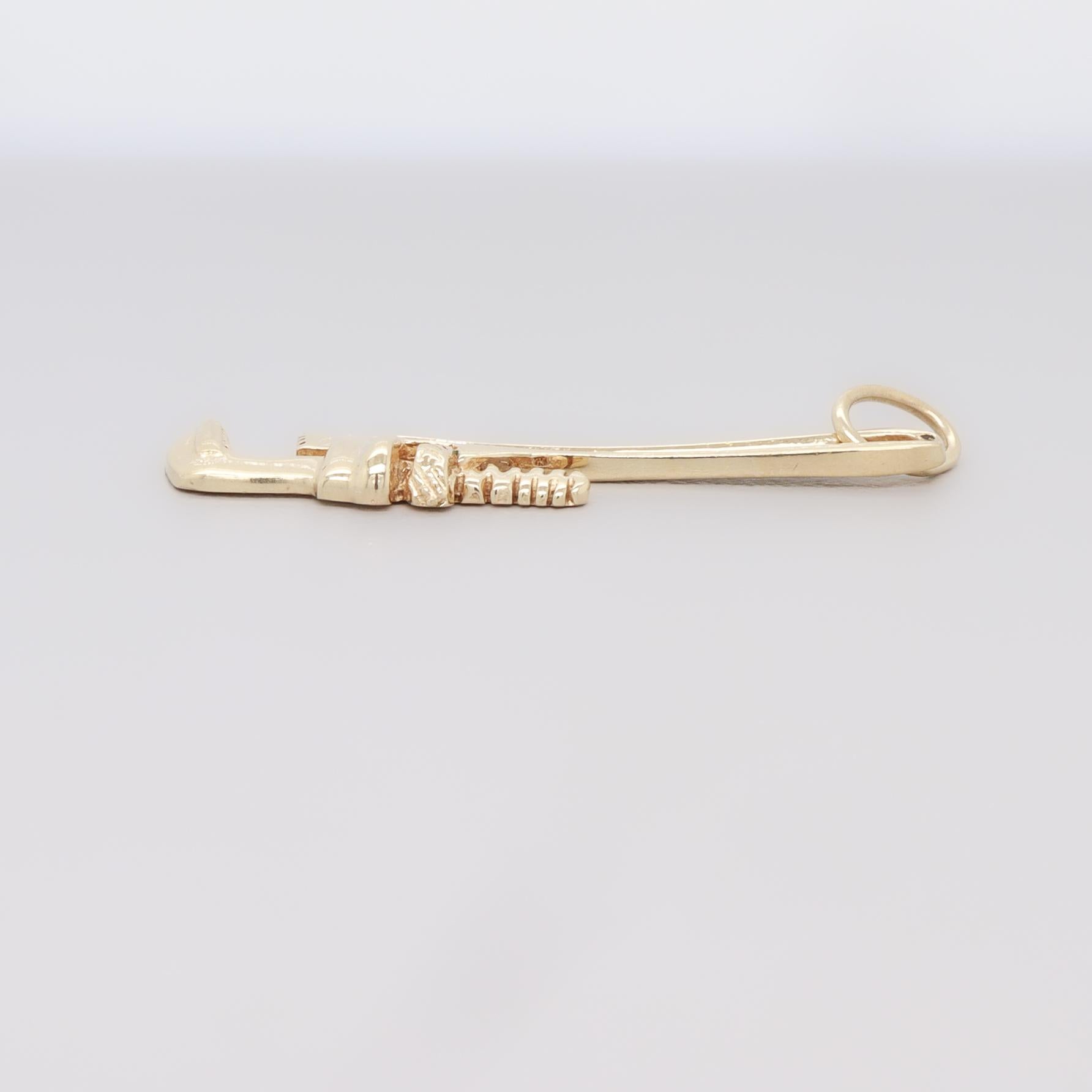 Charm figurato in oro 14K per braccialetto con chiave a tubo in vendita 3