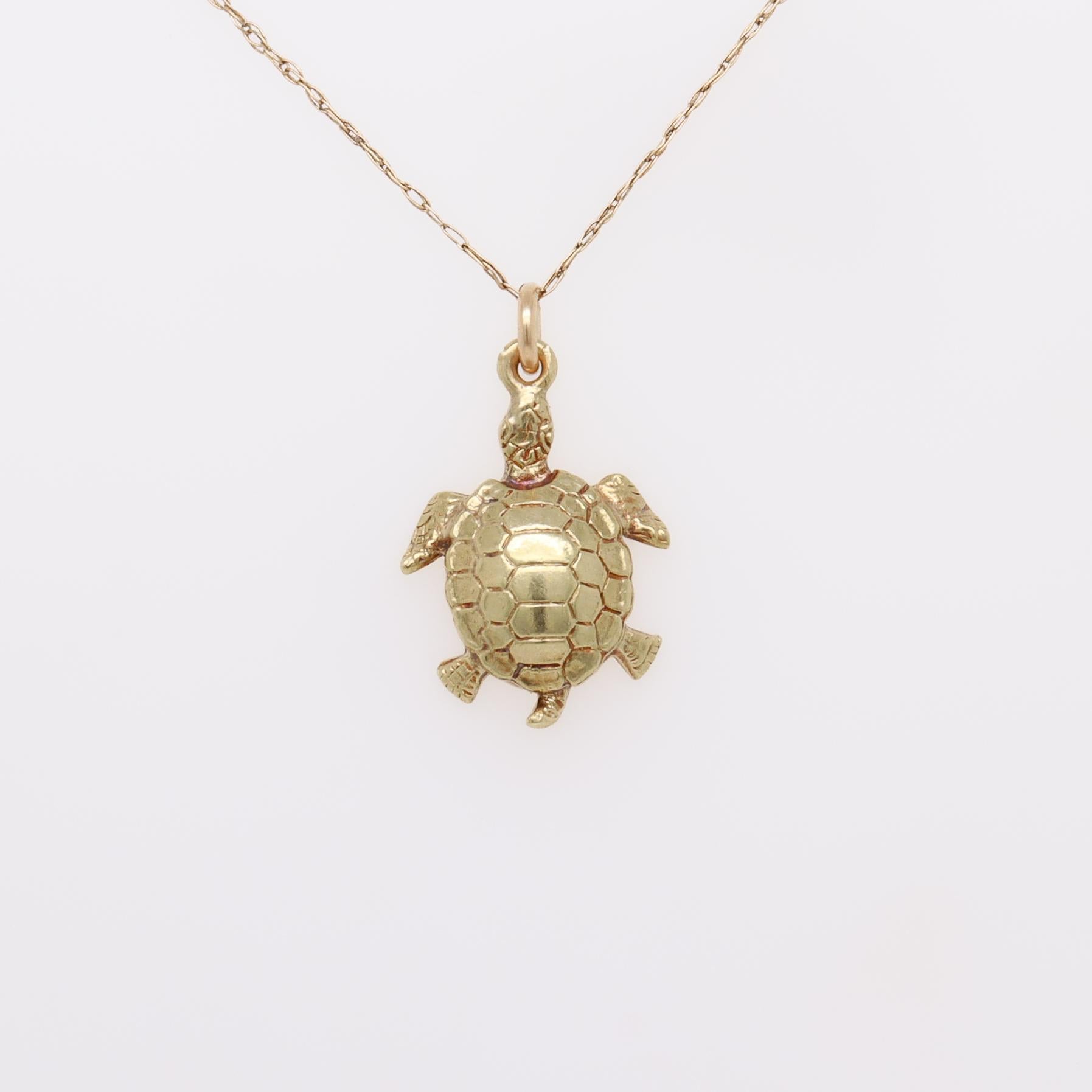Vintage 14K Gold Figural Sea Turtle Charm or Pendant In Good Condition For Sale In Philadelphia, PA