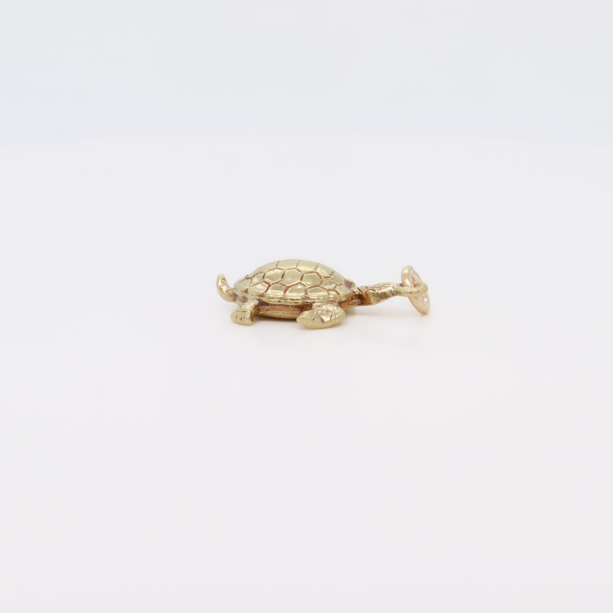 Vintage 14K Gold Figural Sea Turtle Charm or Pendant For Sale 1