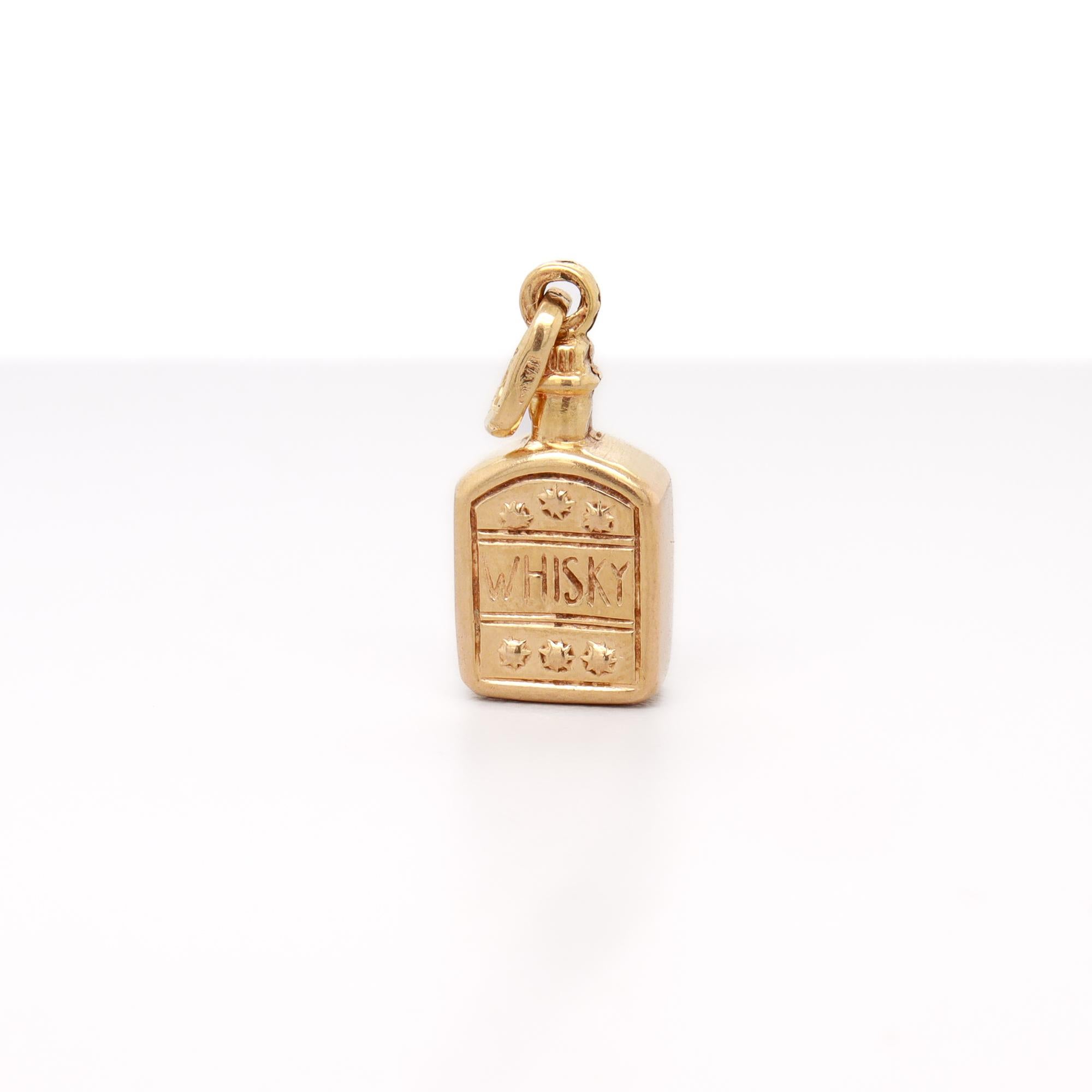 Vintage 14K Gold Figural Whisky Bottle Charm for a Bracelet en vente 5