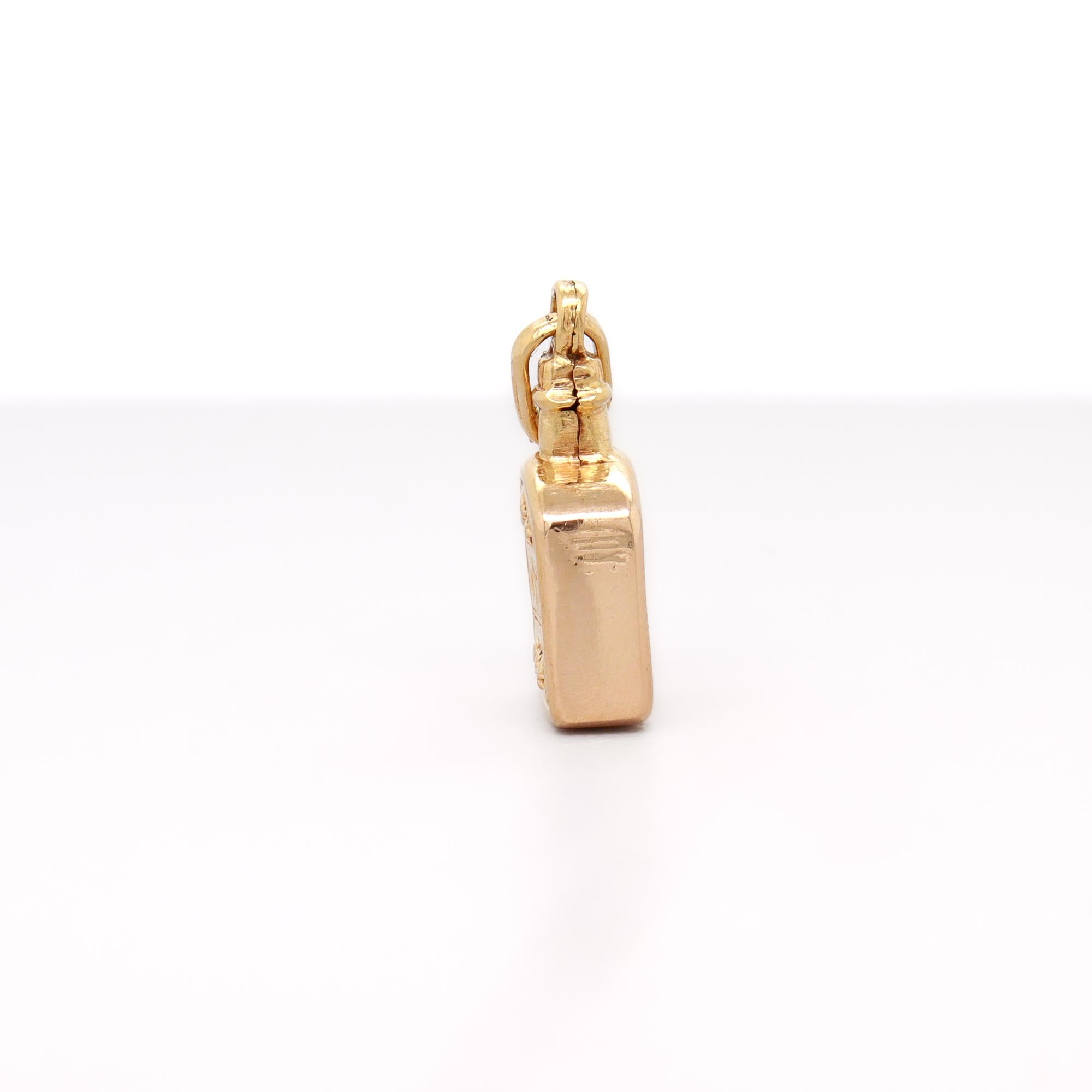 Vintage 14K Gold Figural Whisky Bottle Charm for a Bracelet en vente 6