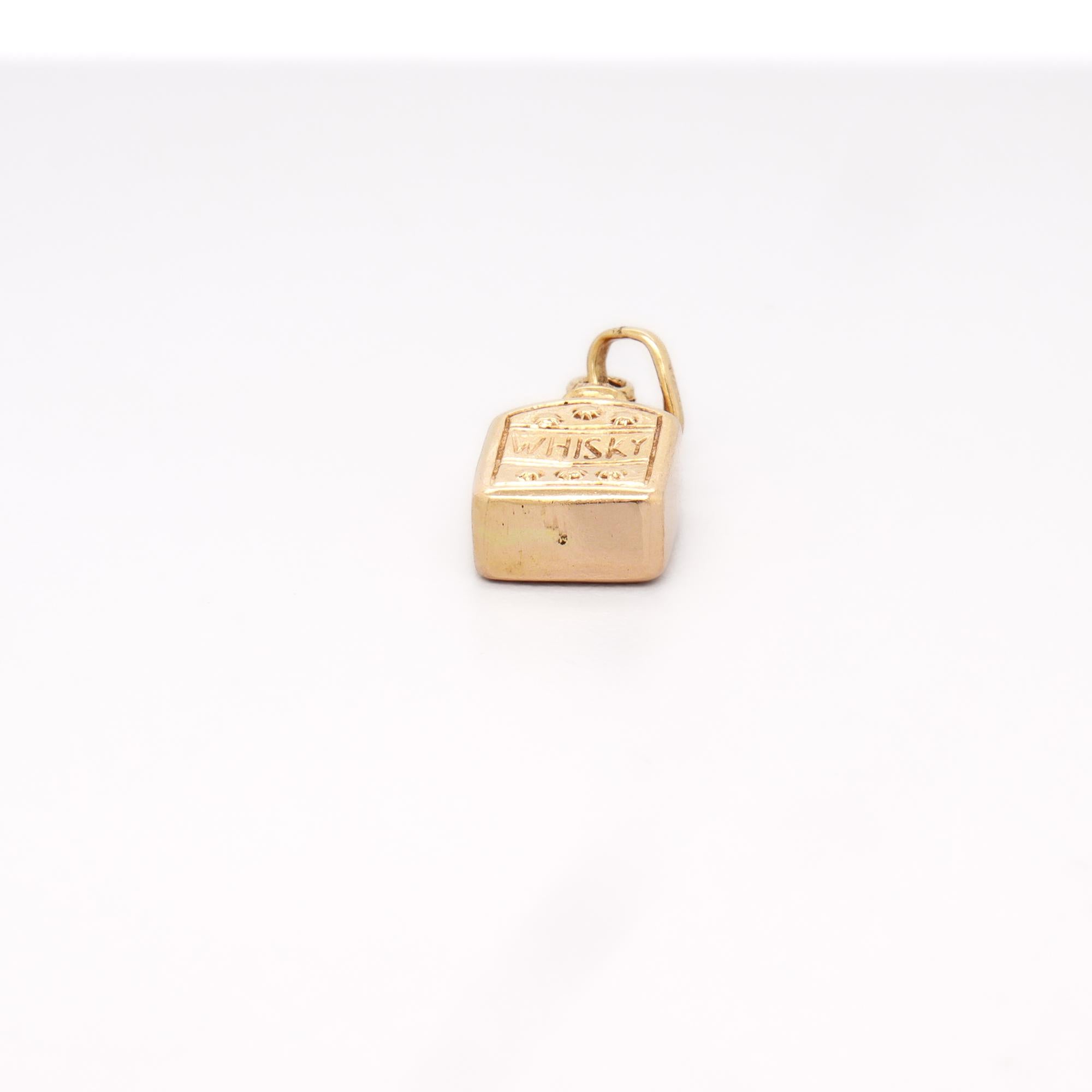Vintage 14K Gold Figural Whisky Bottle Charm for a Bracelet en vente 7