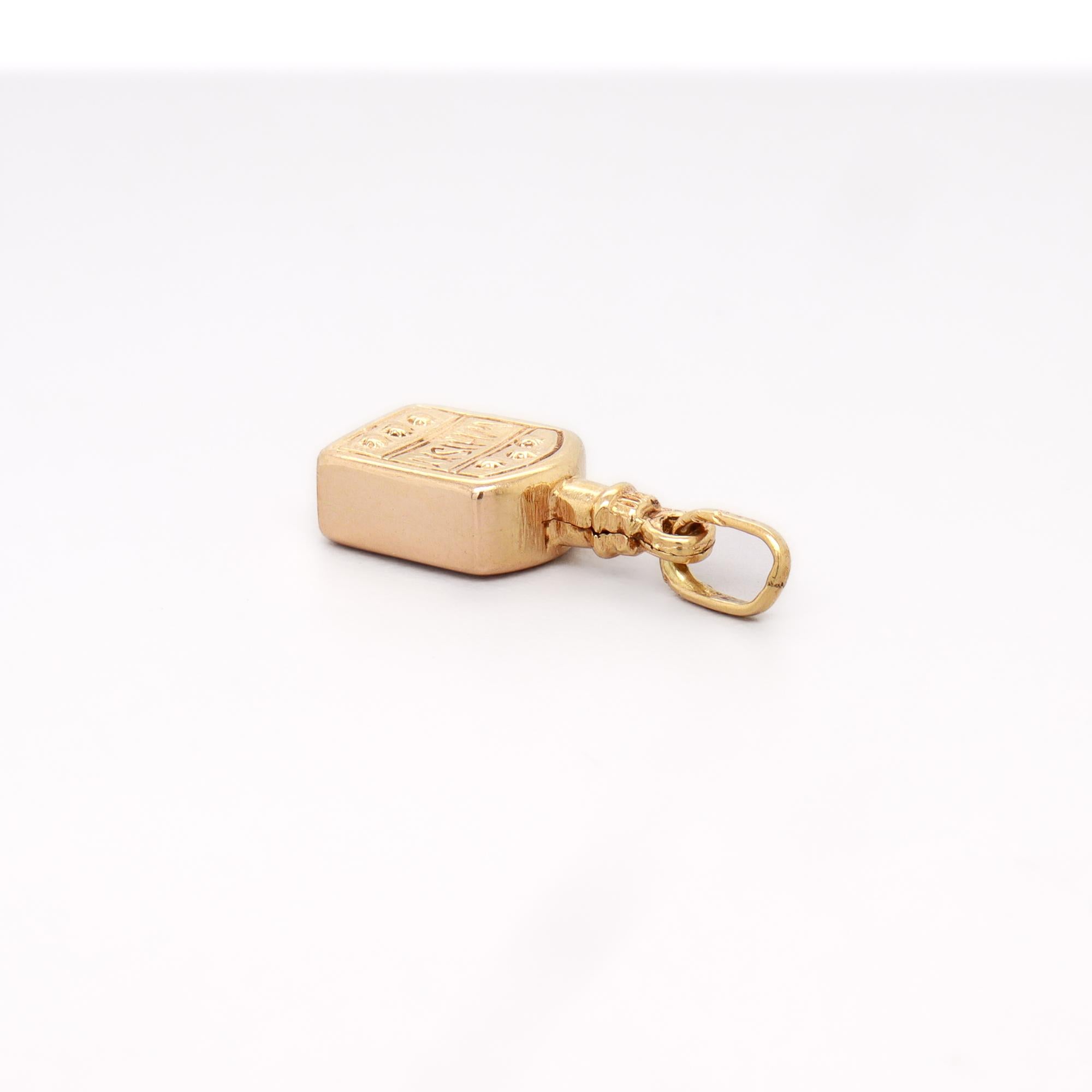 Vintage 14K Gold Figural Whisky Bottle Charm for a Bracelet en vente 8