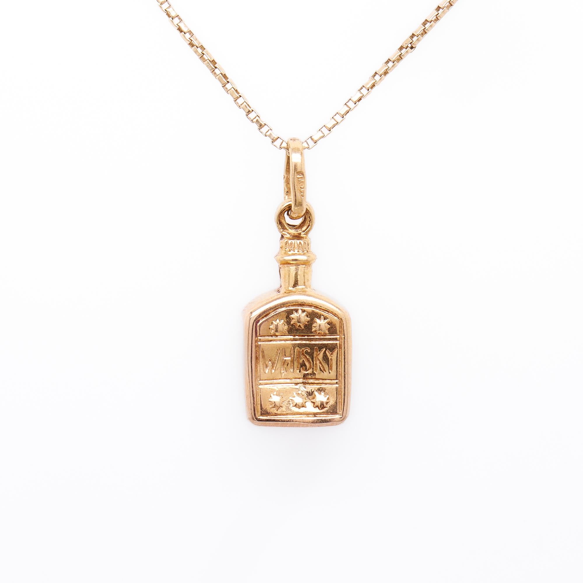 Vintage 14K Gold Figural Whisky Bottle Charm for a Bracelet Unisexe en vente