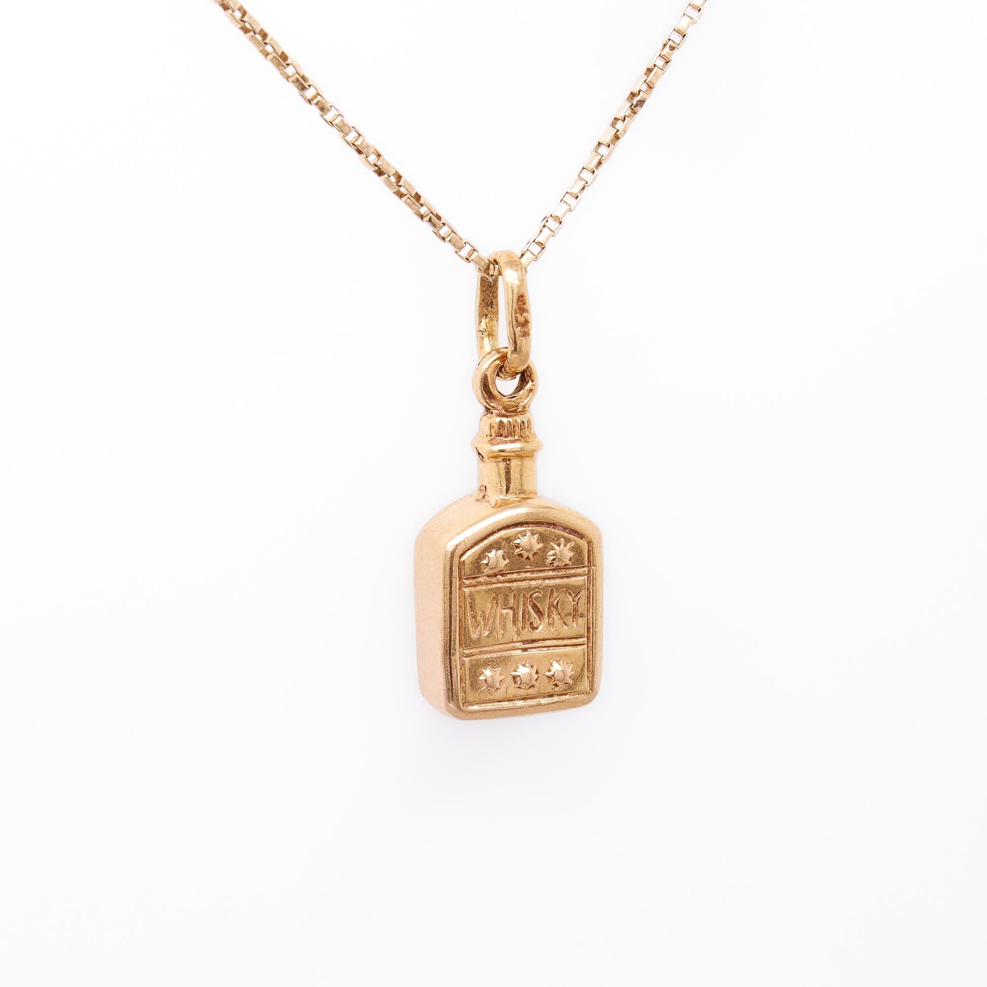 Vintage 14K Gold Figural Whisky Bottle Charm for a Bracelet en vente 2