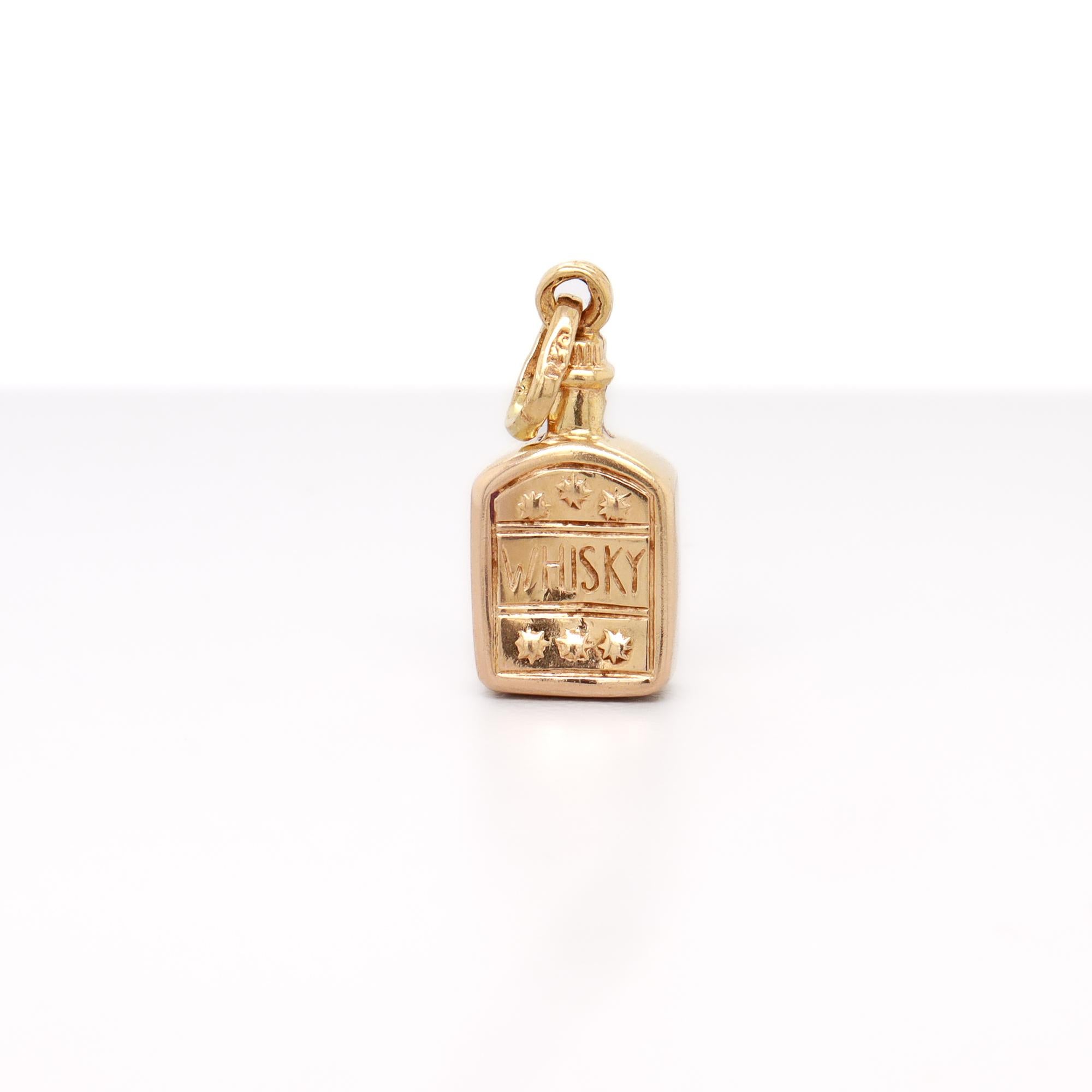 Vintage 14K Gold Figural Whisky Bottle Charm for a Bracelet en vente 3