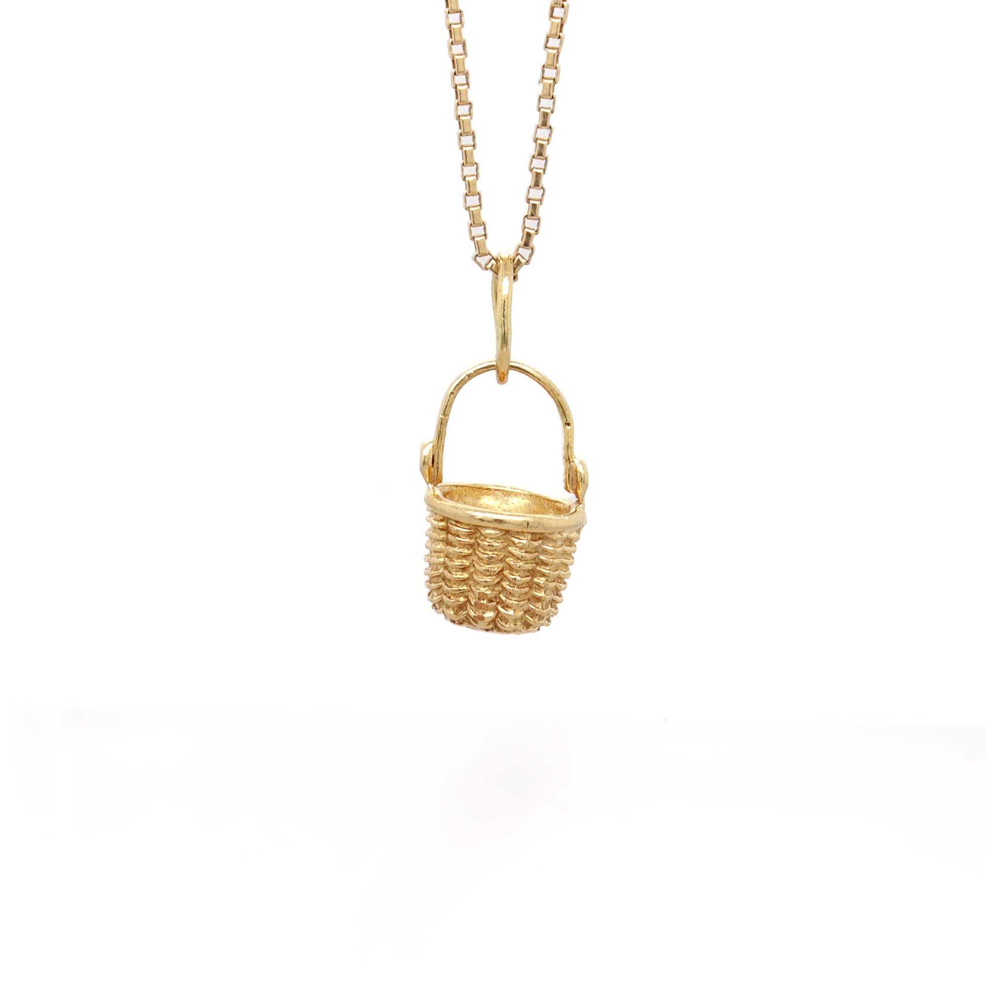 Charm figurato in oro 14K con cesto di vimini o di Nantucket in vendita 2