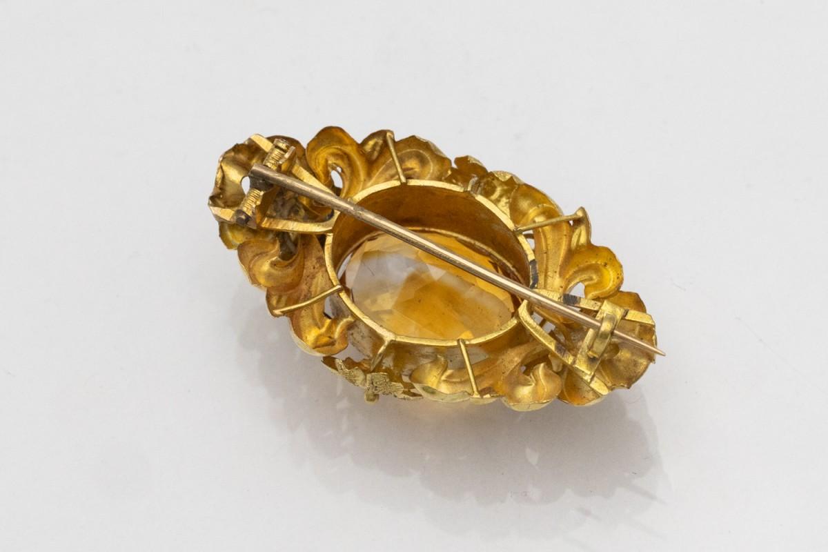 Oval Cut Vintage 14K Gold Floral Brooch with Citrine, mid XX cent. For Sale