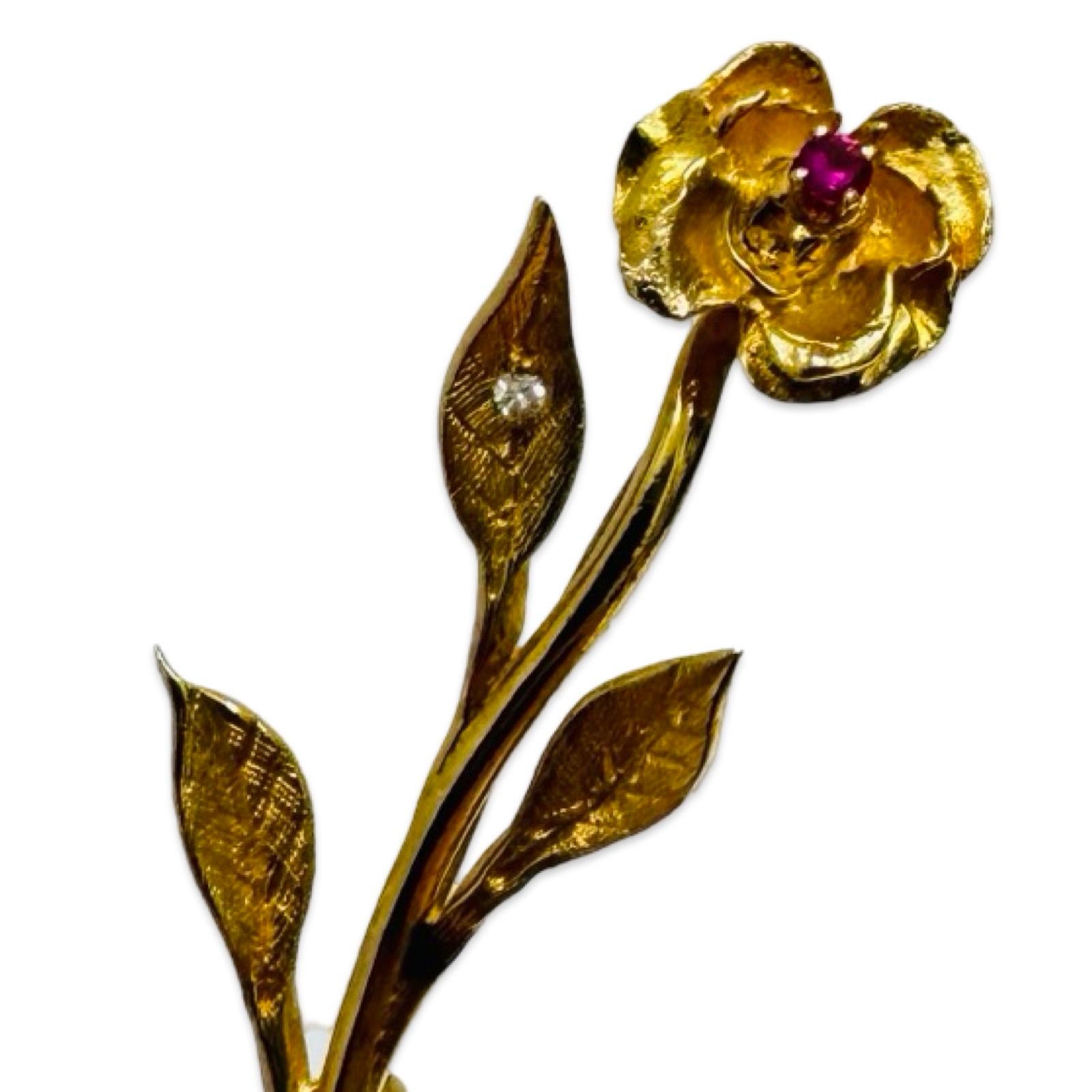 Vintage 14K Gold Floral Brooch with Ruby & Old Mine Cut Diamond In Excellent Condition For Sale In Miami, FL