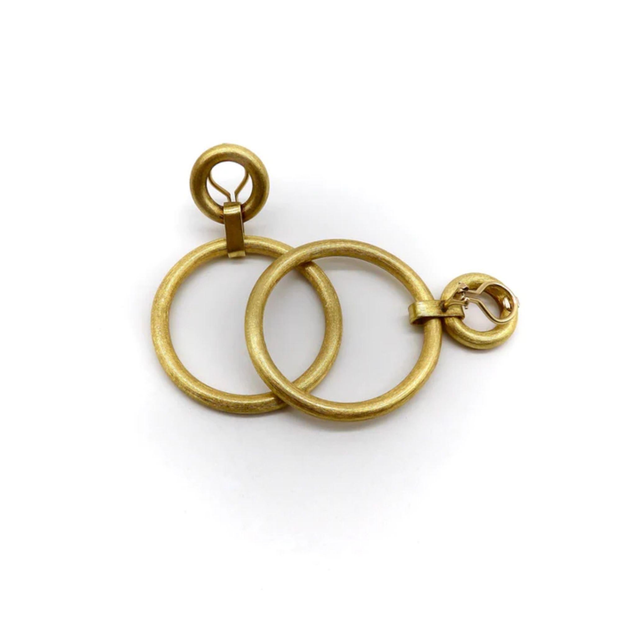 Donna Orecchini a doppio cerchio d'epoca in oro 14K con finitura Florentine, anni '70 in vendita