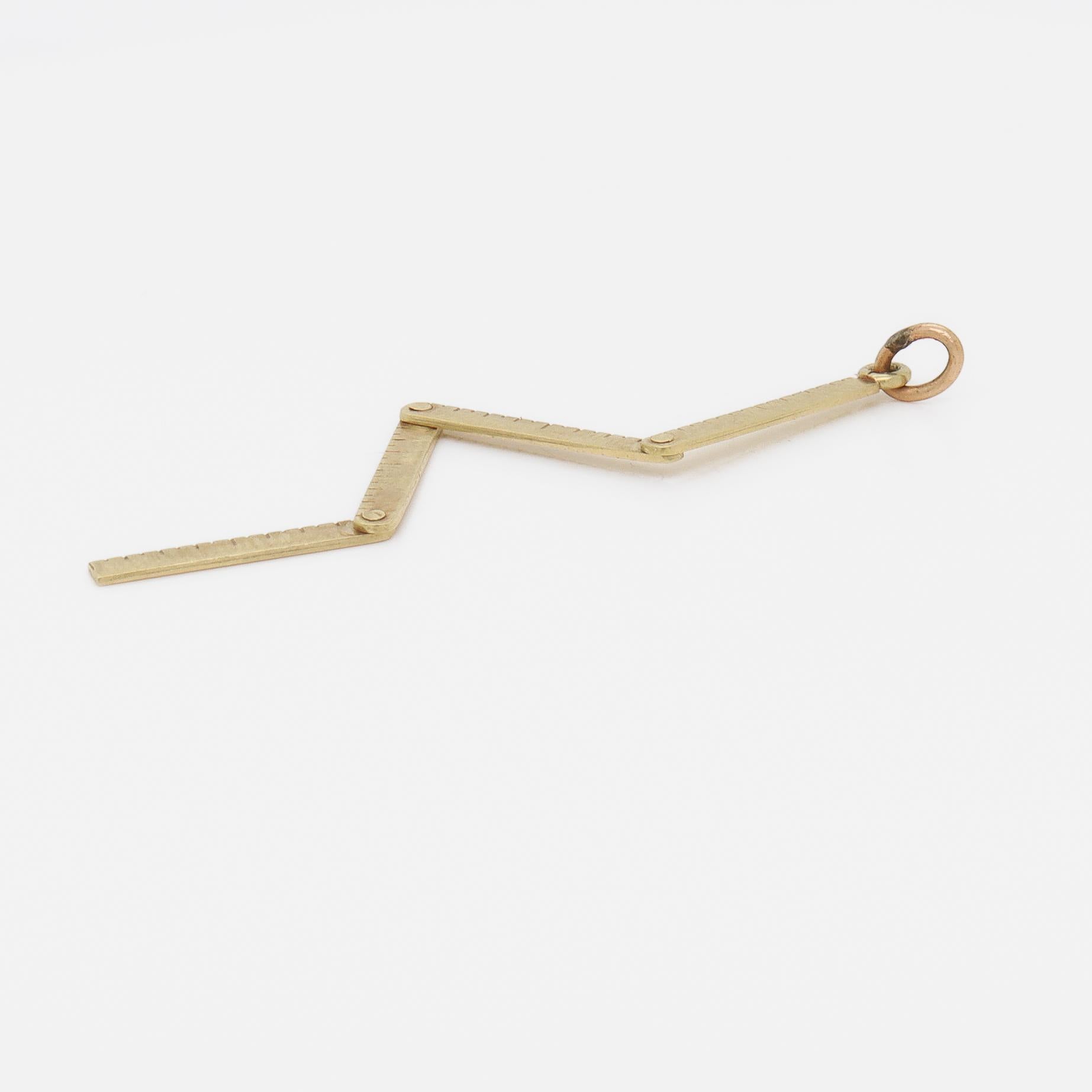 Charm con righello pieghevole in oro 14K vintage per un braccialetto di charme in vendita 3