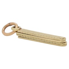Amuleto de regla plegable de oro de 14 quilates vintage para una pulsera de dijes