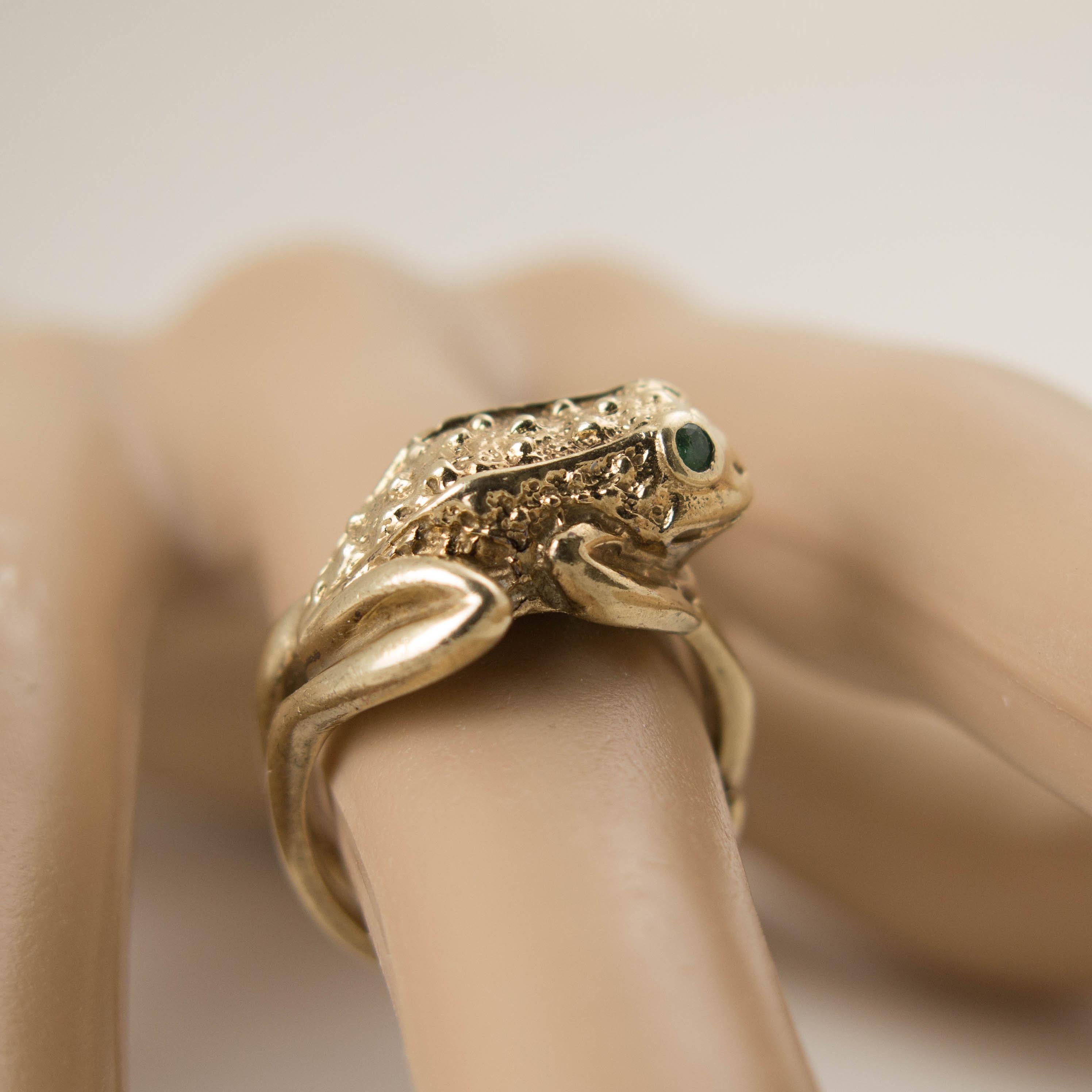 Vintage 14 Karat Gold Frog Ring with Emerald Eyes 3