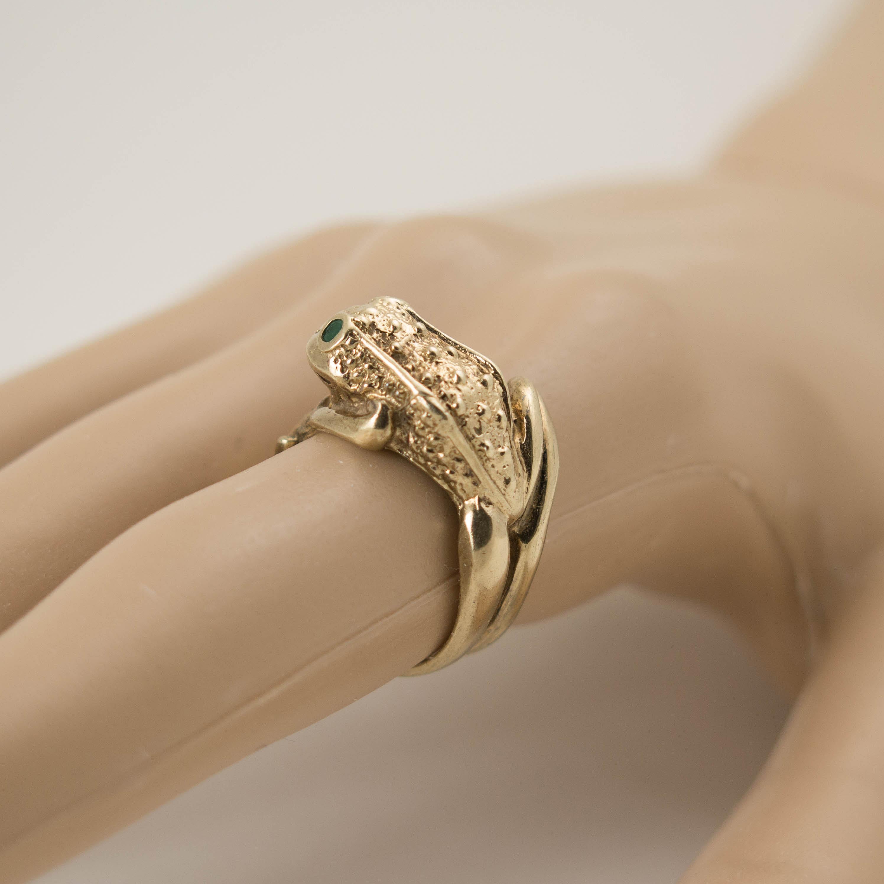 Round Cut Vintage 14 Karat Gold Frog Ring with Emerald Eyes