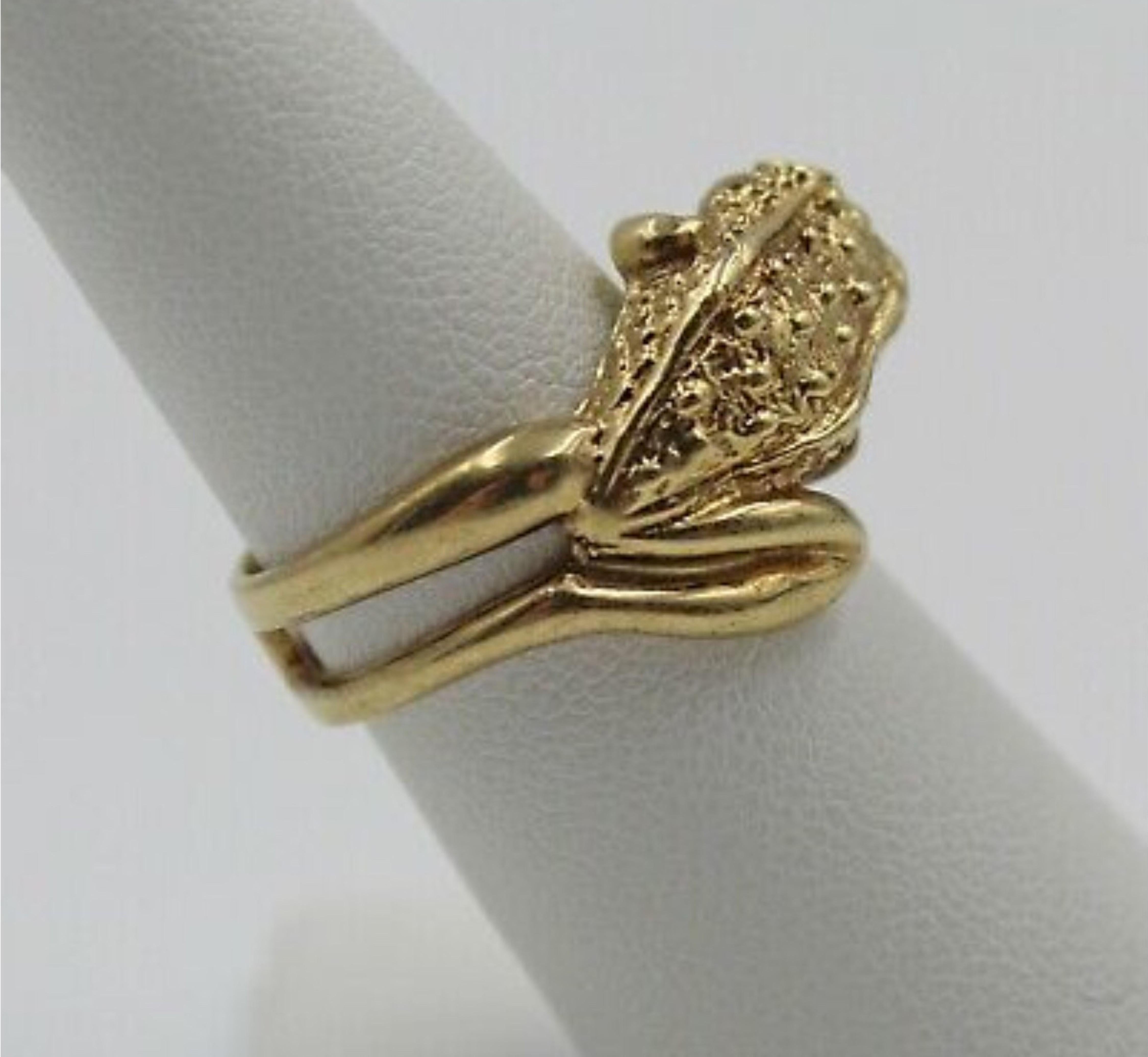 Women's or Men's Vintage 14 Karat Gold Frog Ring with Emerald Eyes