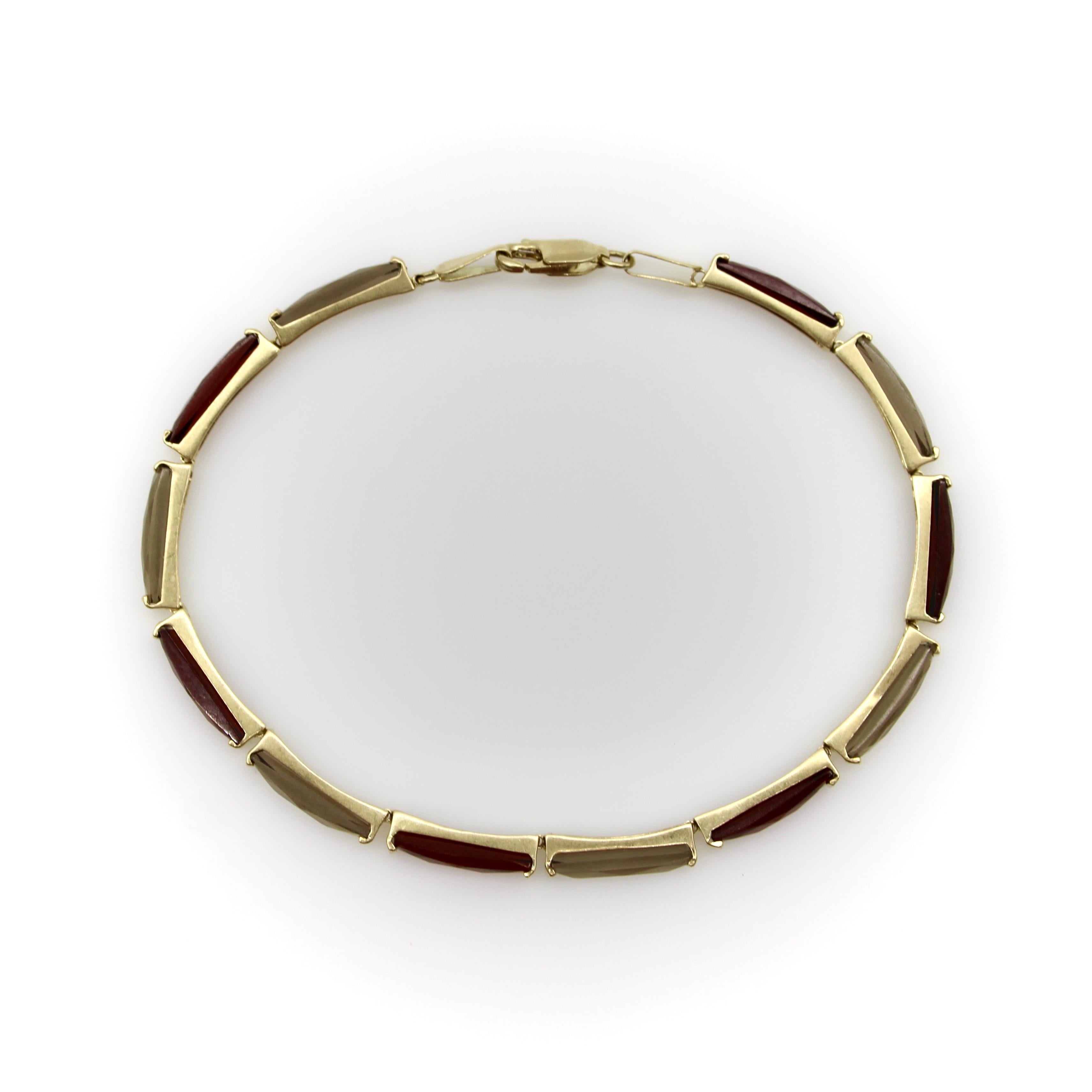 Taille française Bracelet vintage en or 14 carats, grenat et quartz fumé en vente