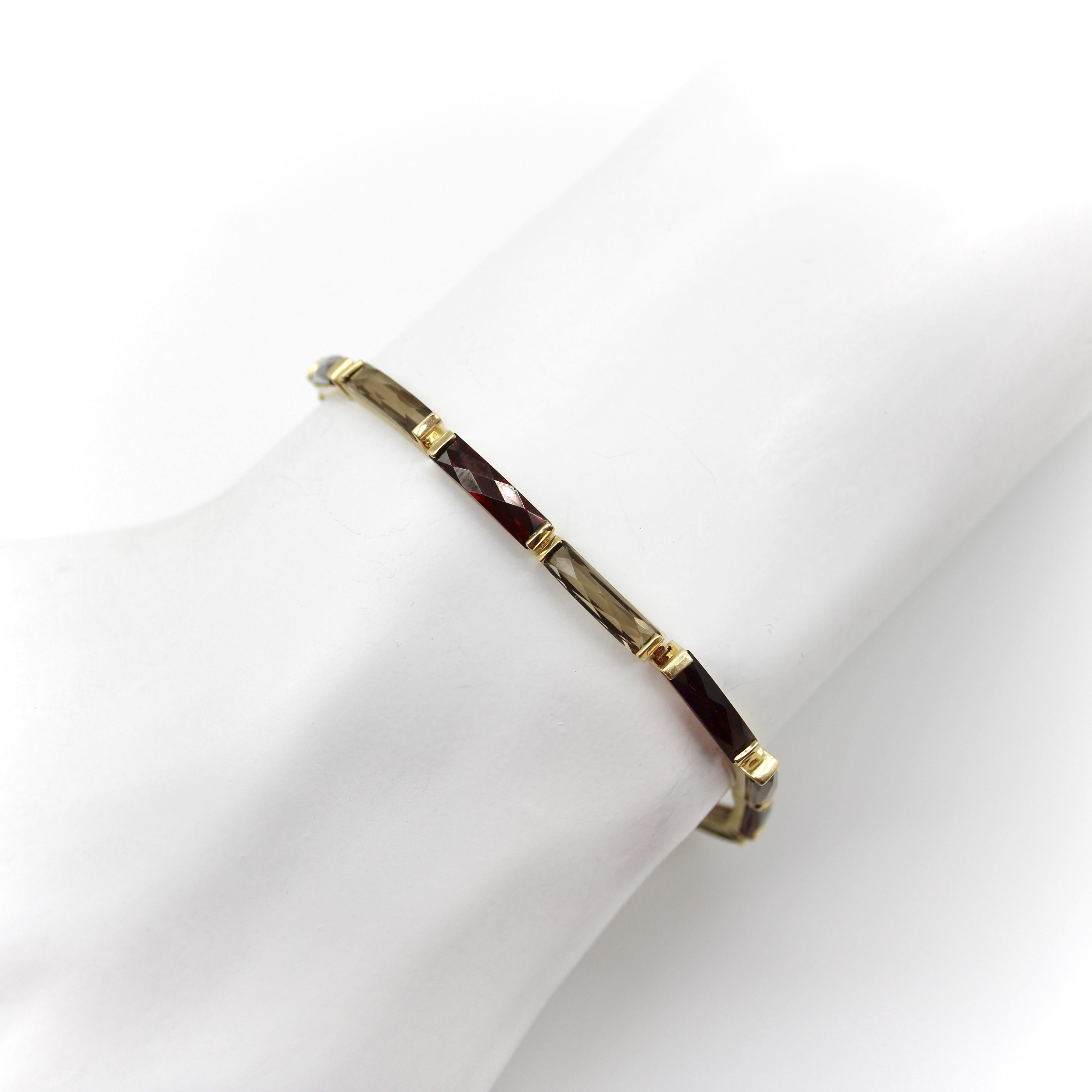 Bracelet vintage en or 14 carats, grenat et quartz fumé en vente 1