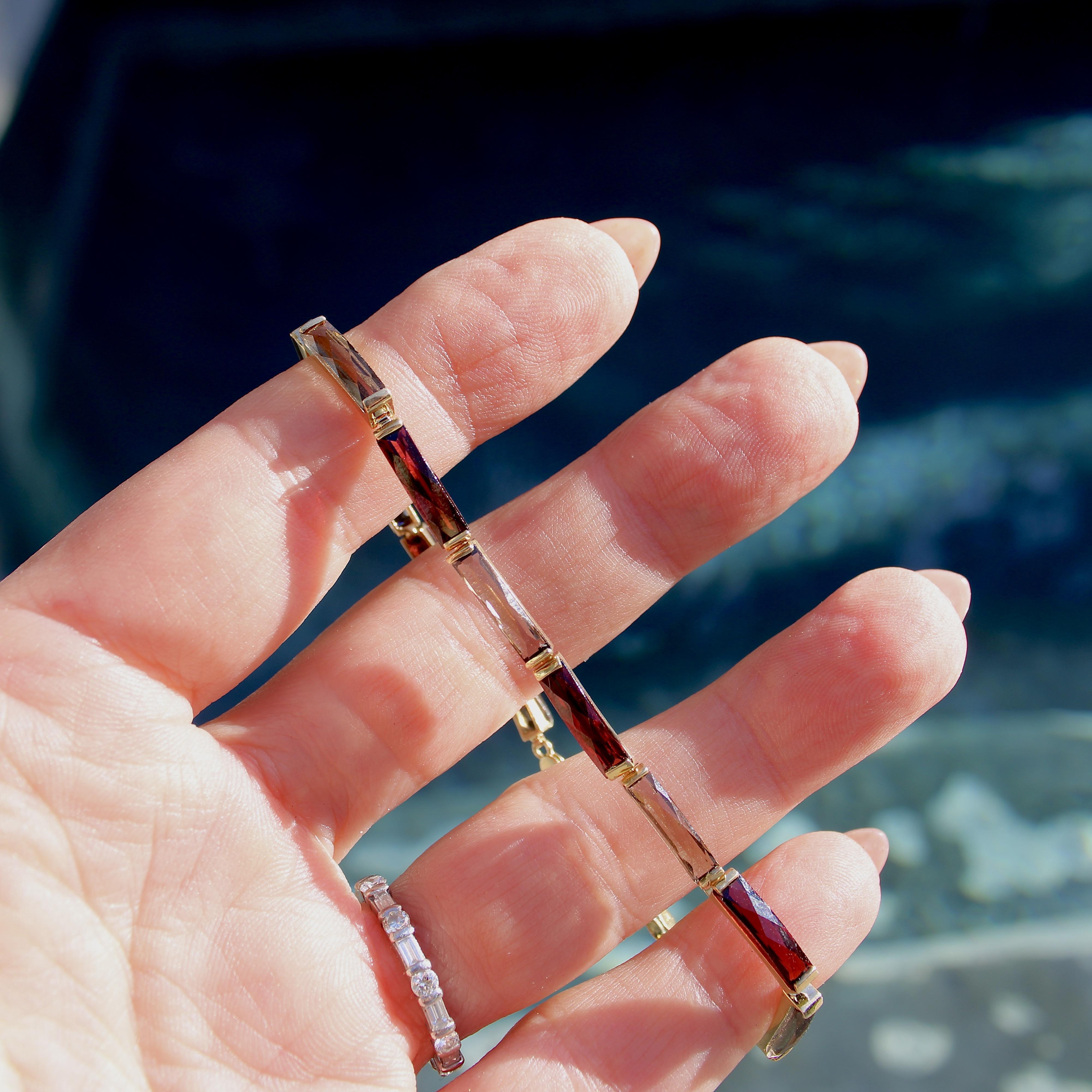 Bracelet vintage en or 14 carats, grenat et quartz fumé en vente 3