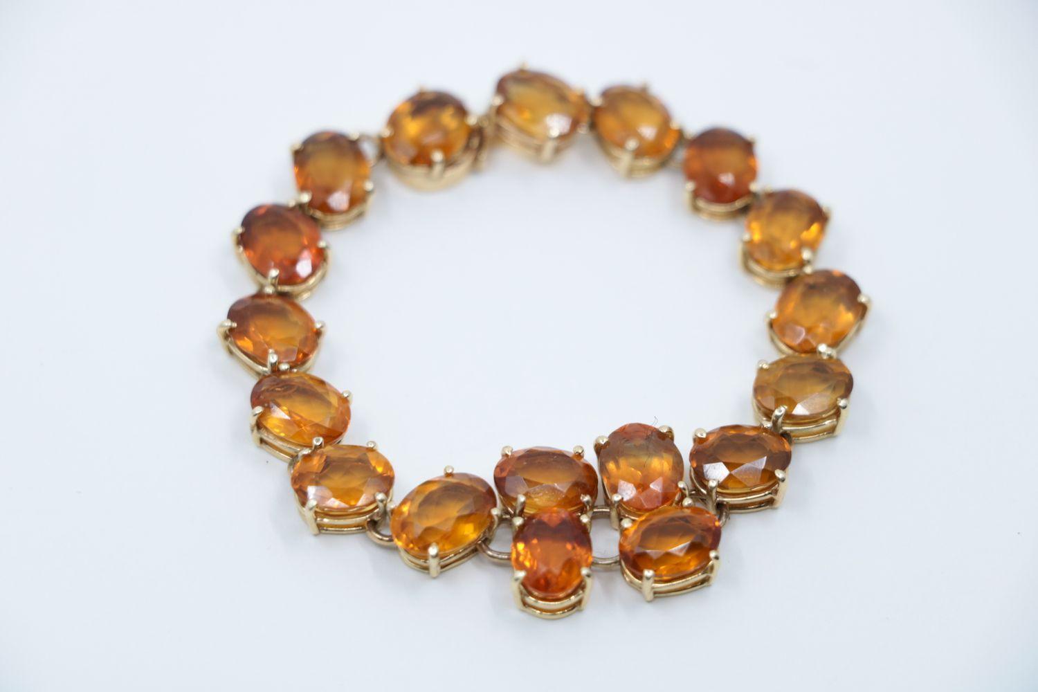 Vintage 14K Gold Garnet Bracelet

Marked:
14K

Approximate Dimensions:
16 cm ( Length) 
0.8 cm - 1.6 cm (Width) 
17.2 grams in weight.
