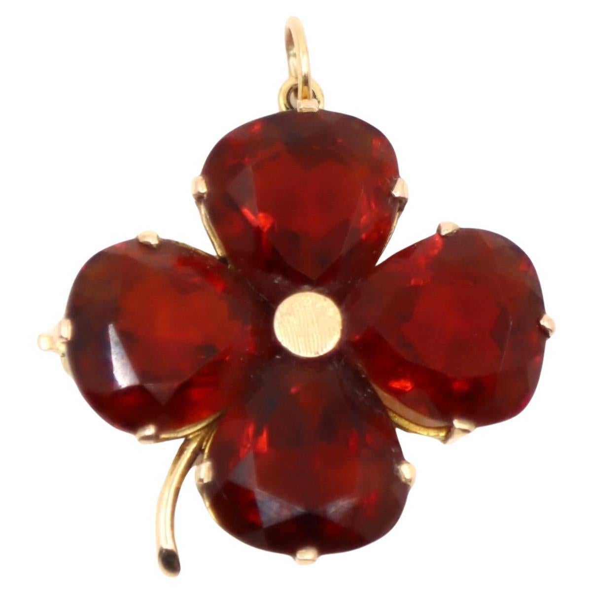 Vintage 14K Gold Garnet Four-Leaf Clover Pendant im Angebot