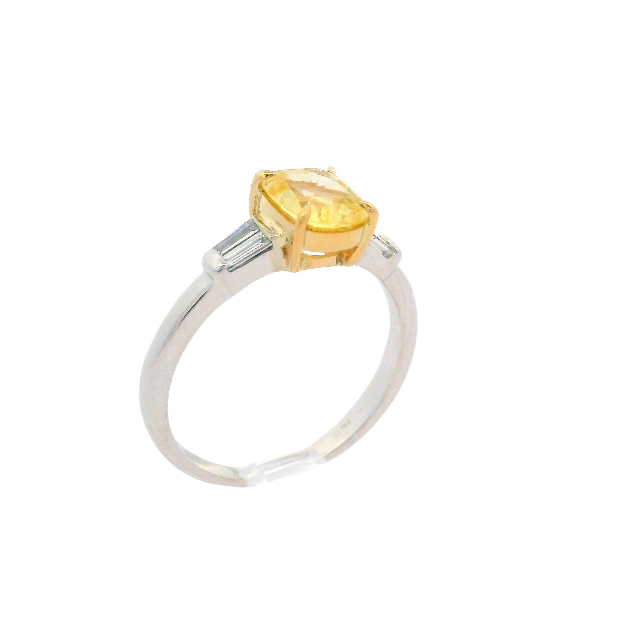 Anello vintage in oro 14k GIA 1,23ctw No Heat giallo pastello con zaffiro a cuscino e diamante in vendita 1