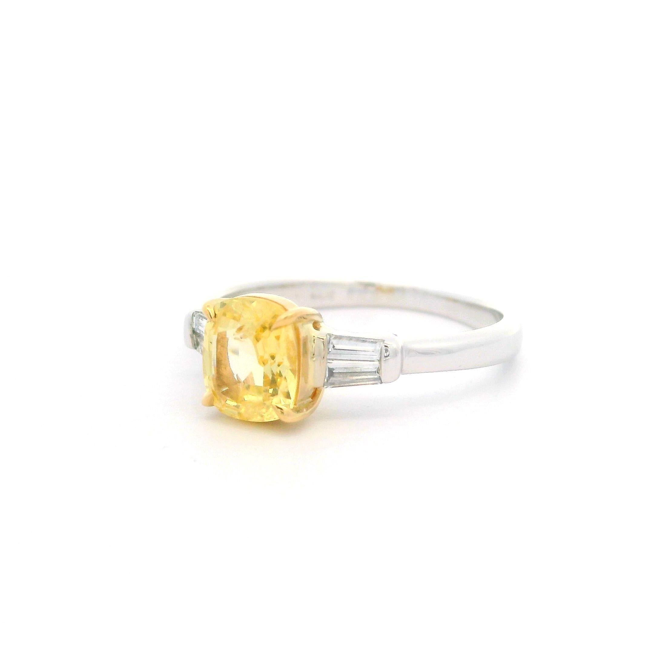 Anello vintage in oro 14k GIA 1,23ctw No Heat giallo pastello con zaffiro a cuscino e diamante in vendita 4