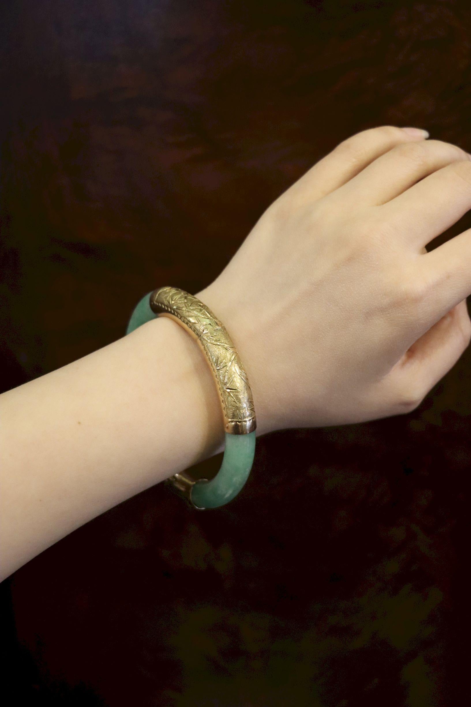 Vintage 14K Gold Green Jade Bracelet


Approximate Dimensions:
19.3 cm (Length) 
1 cm (Width)
54.2 grams in weight.
