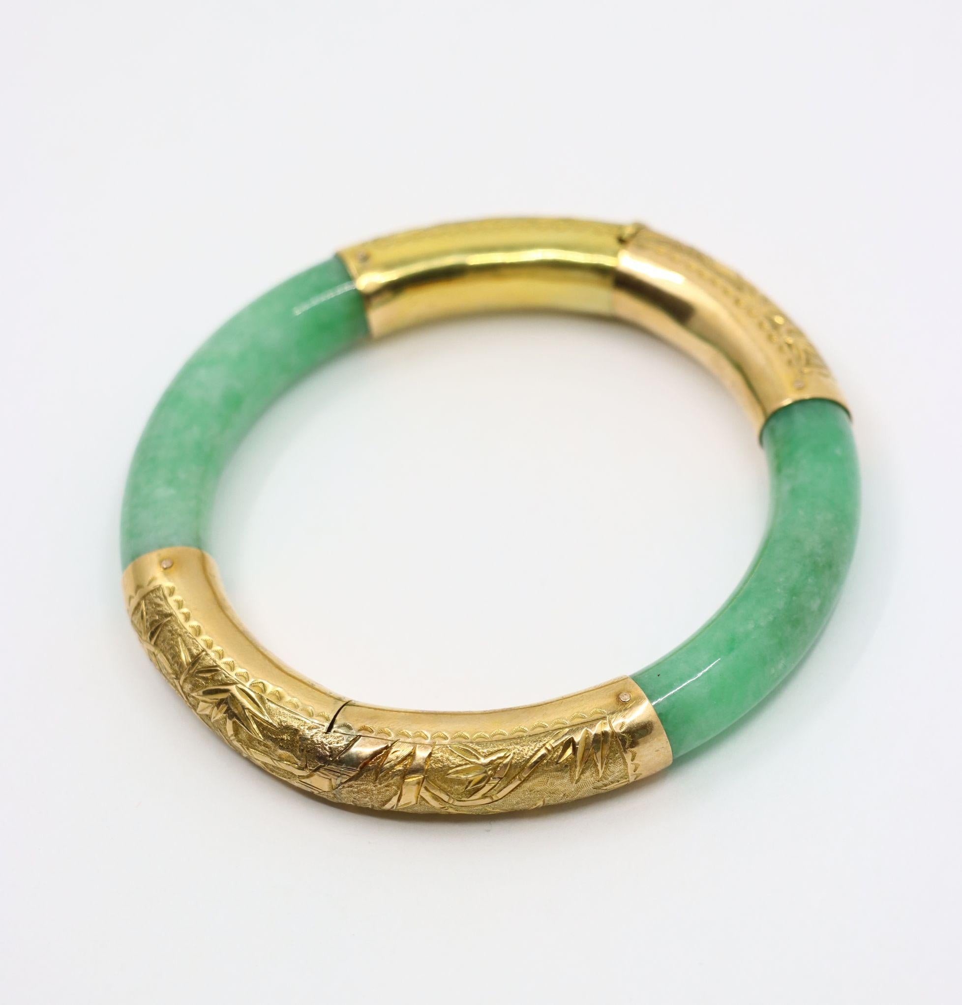 Vintage 14K Gold Green Jade Bracelet In Good Condition For Sale In Flushing, NY