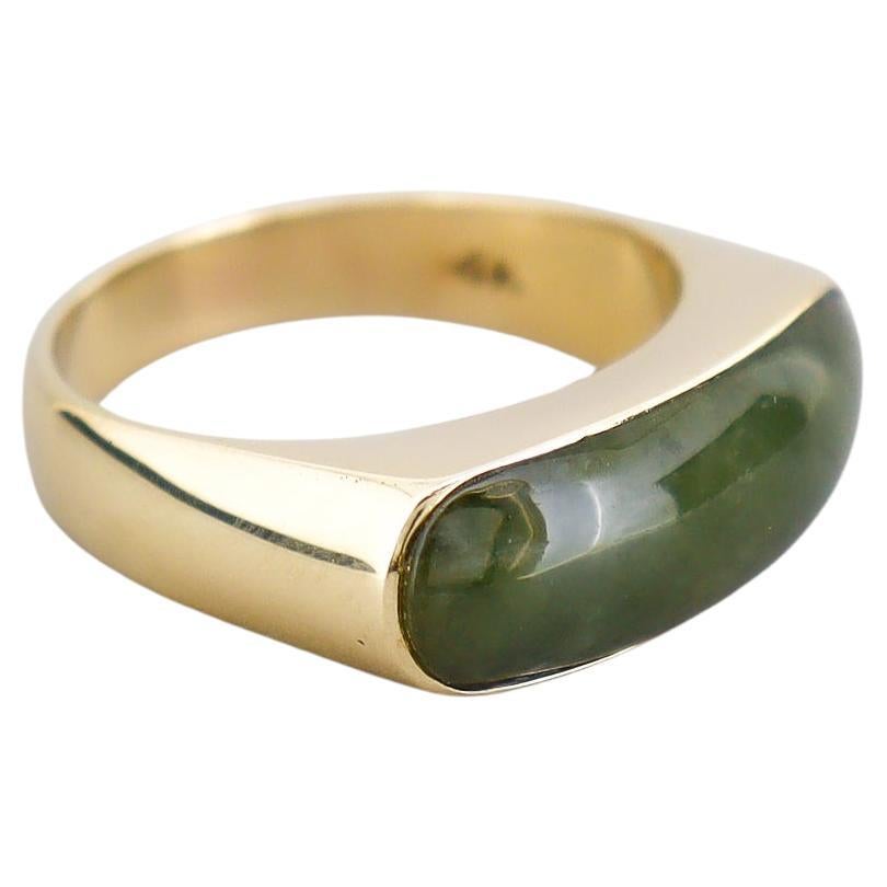 Vintage 14K Gold & Green Jade Cabochon Cocktail Ring For Sale