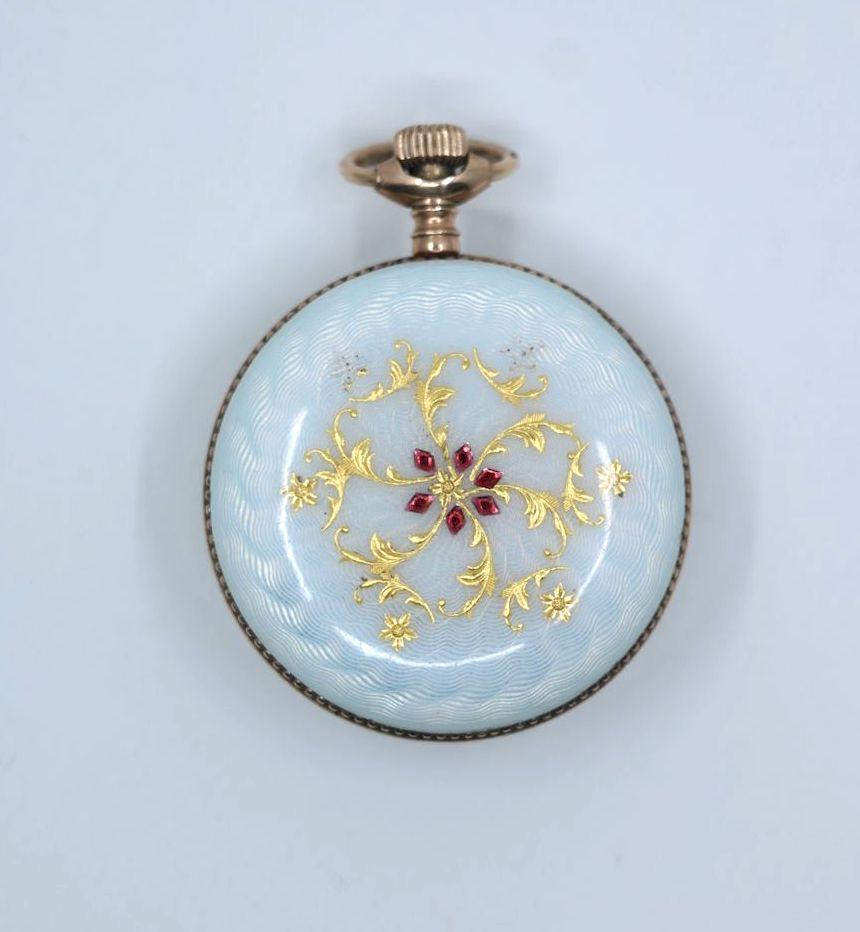 Vintage 14K Gold Guilloche Clock Pendant

Approximate Dimensions:
4.2 cm ( Length)
3 cm (Diameter)
24.0 grams in weight