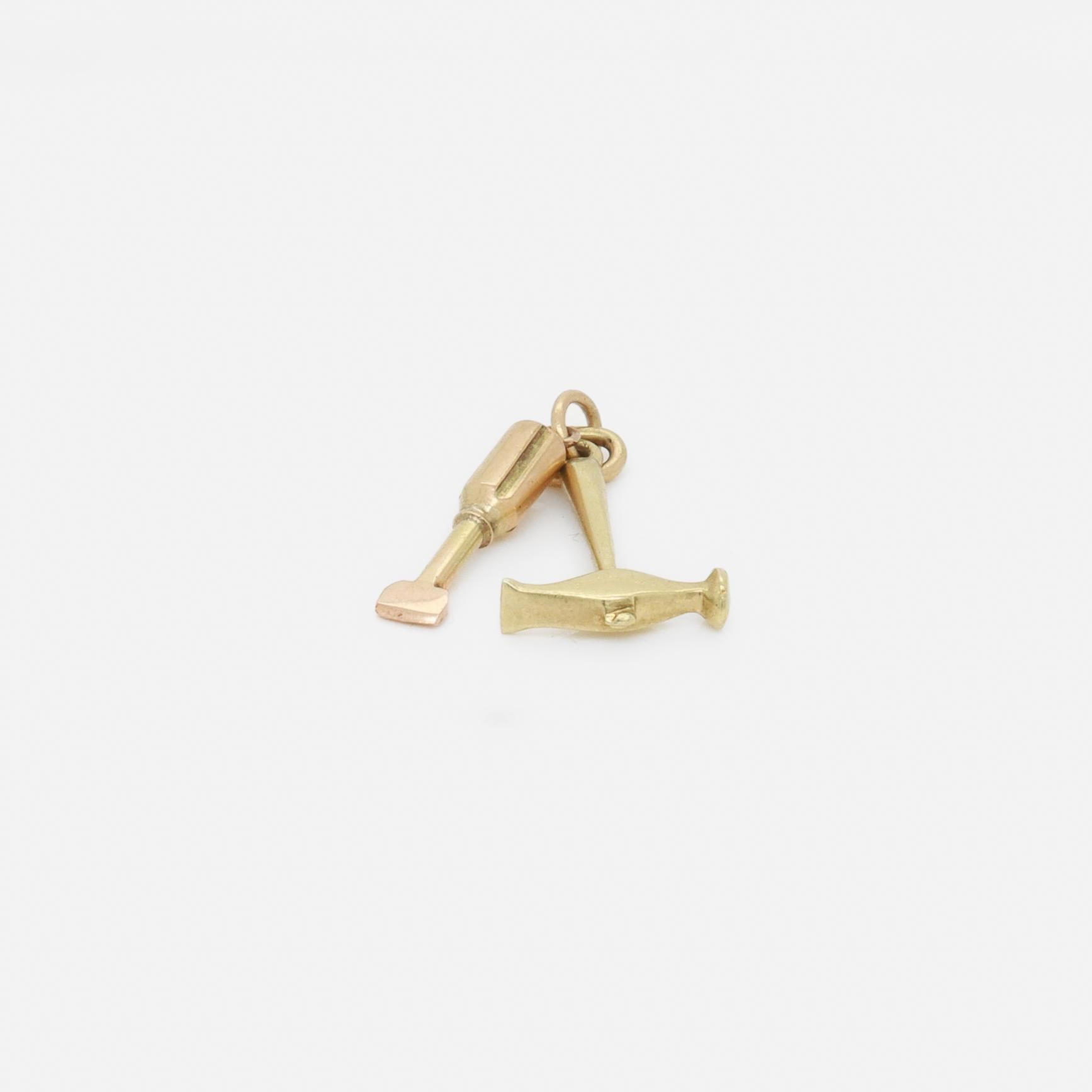 da uomo o donna Charm d'epoca in oro 14 carati con martello e scalpello per un braccialetto di charme in vendita