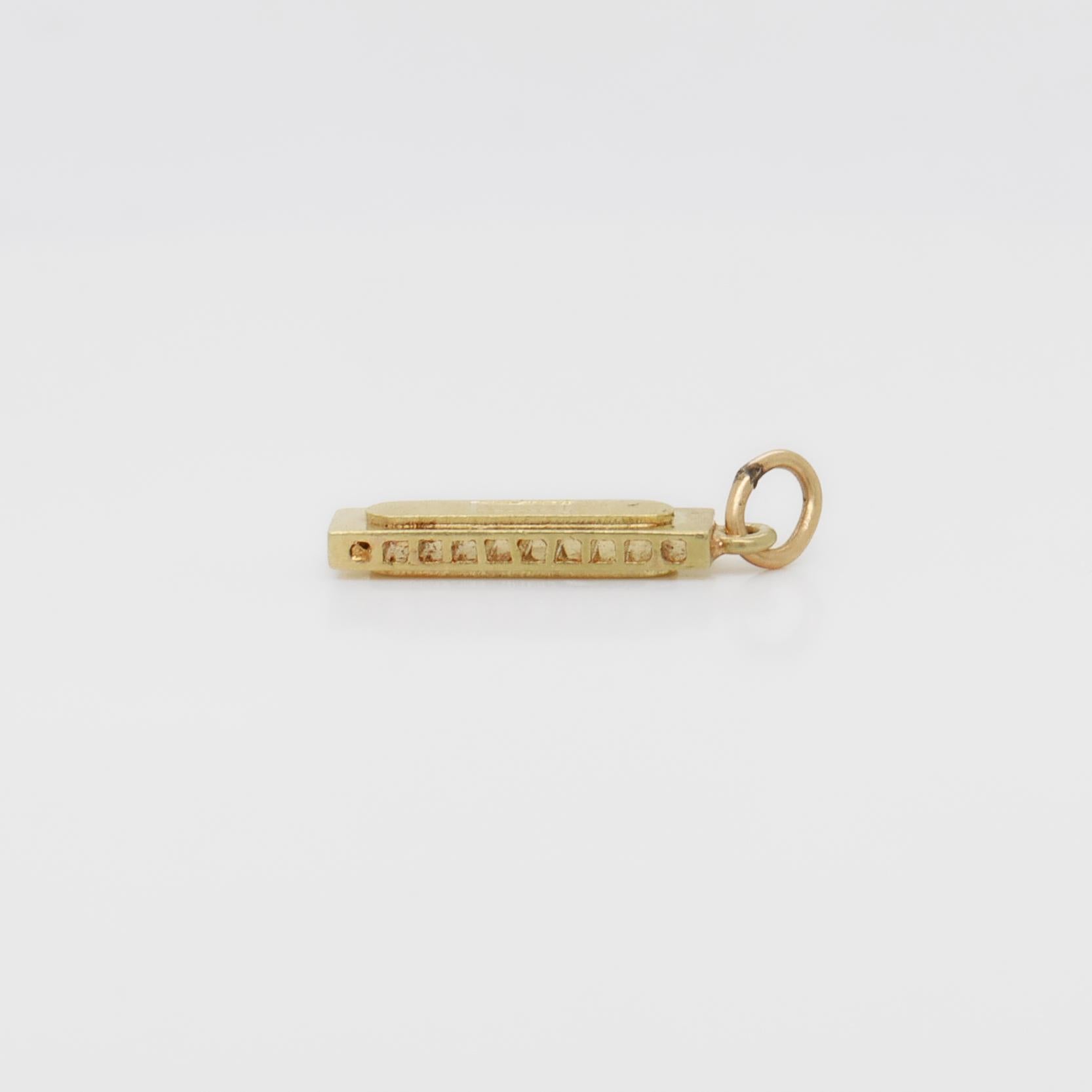 Femenino o masculino Vintage 14K Gold Harmonica Charm for a Bracelet en venta