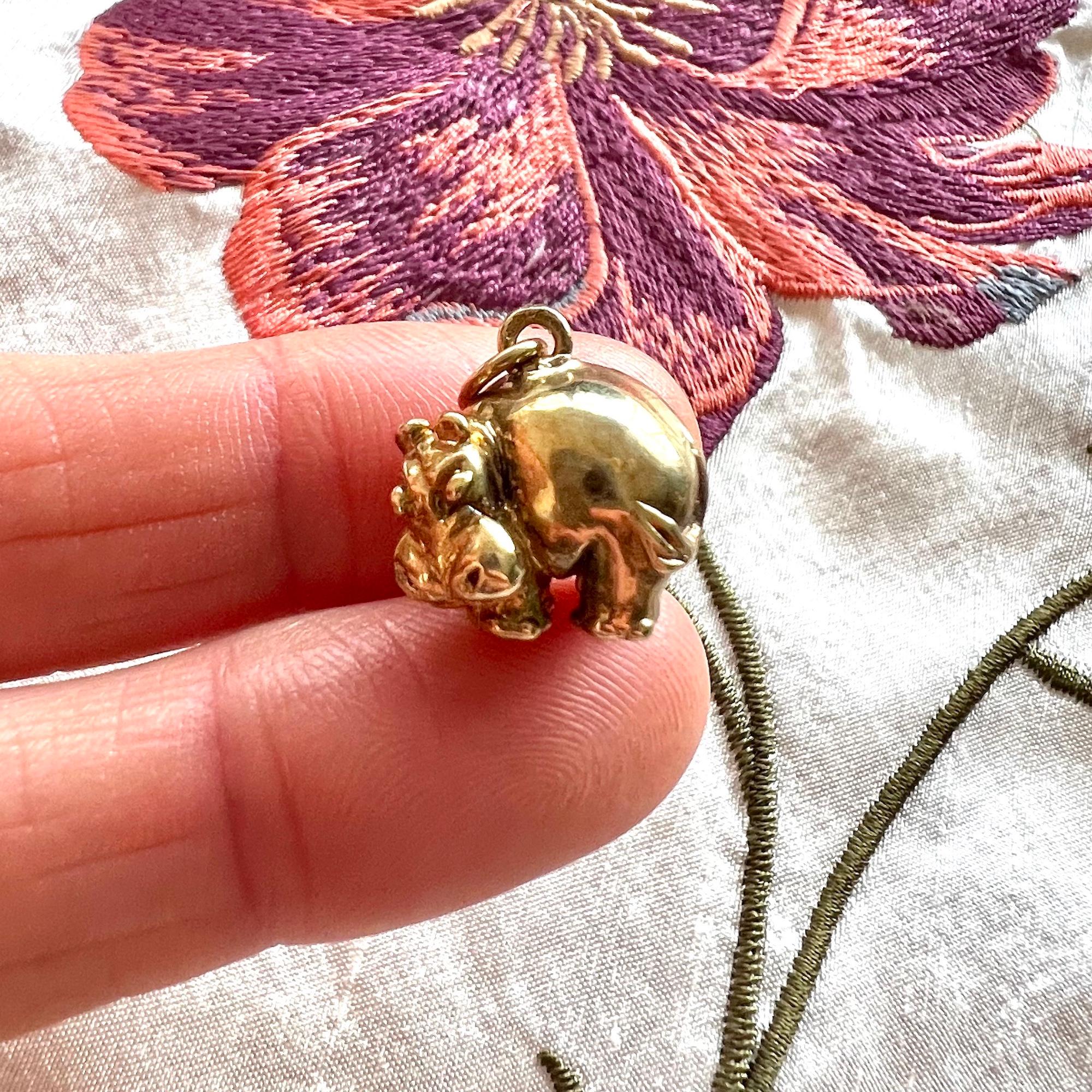 Vintage 14K Gold Hippo Animal Charm Pendant In Good Condition In Rotterdam, NL