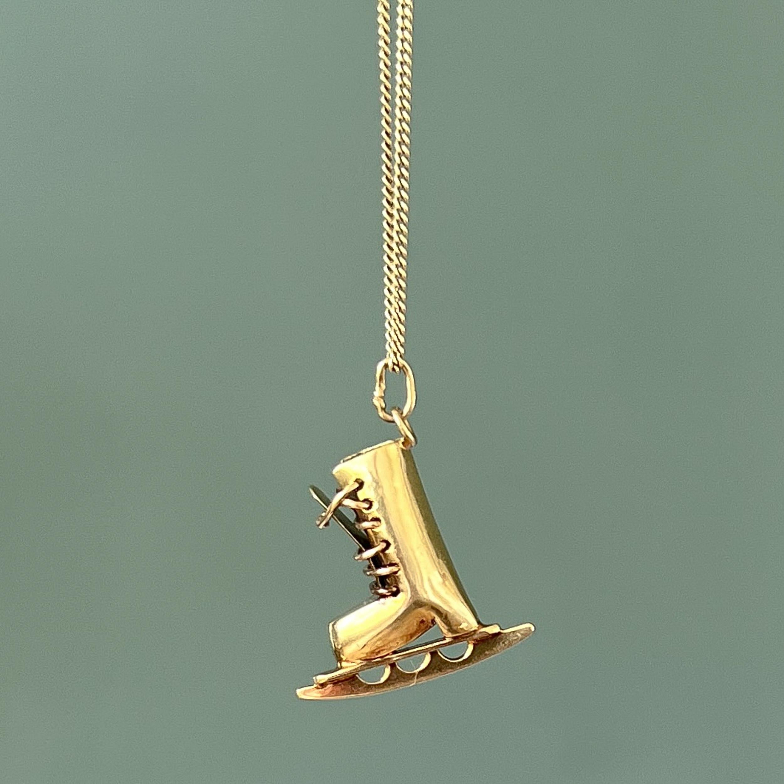 A lovely mid-century gold ice hockey skate charm pendant. This skate is beautifully detailed with shoe lip and lace. Put on your skates and get ready to play your ice hockey game! The charm is created in 14 karat yellow gold. 

Charms are great to