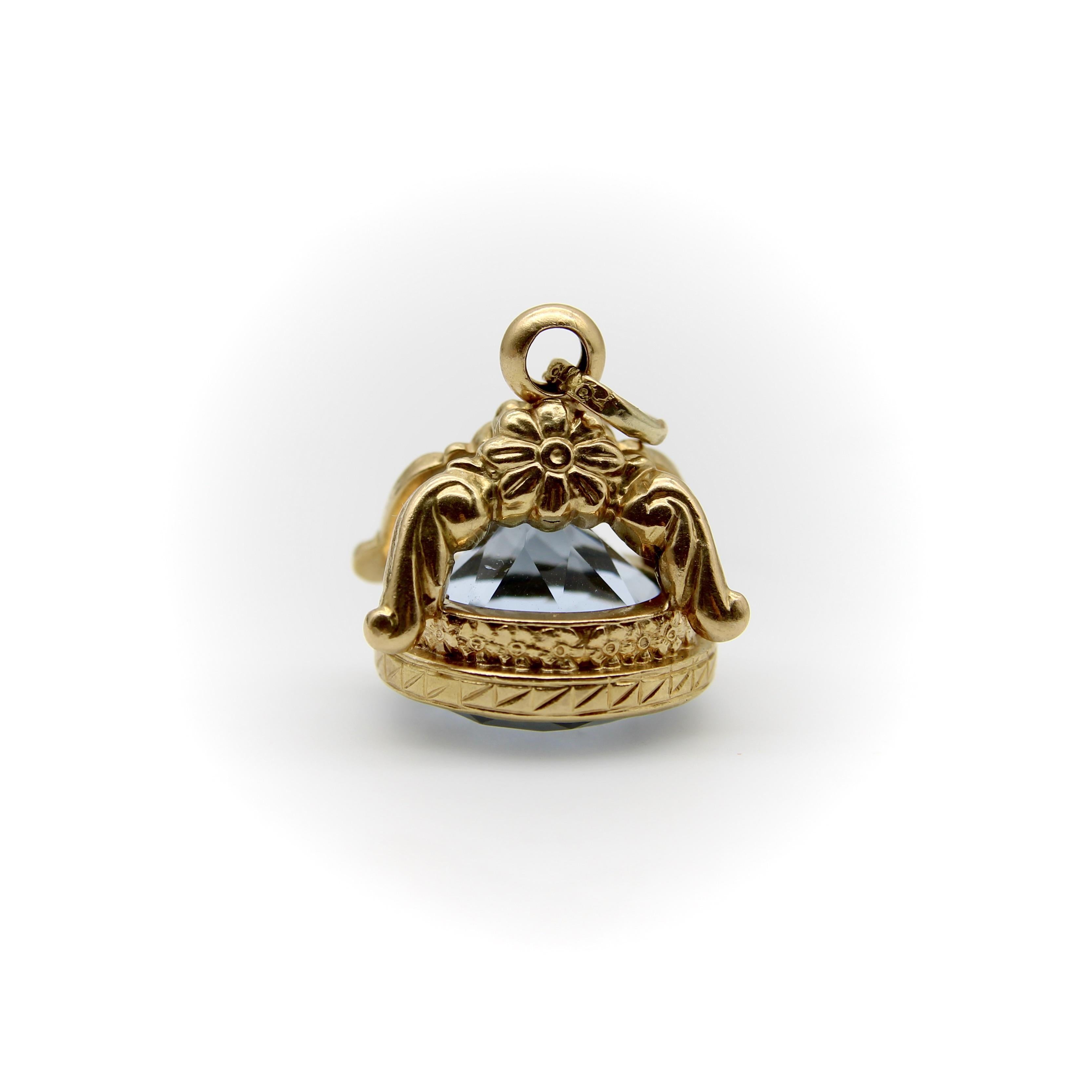 Moderno Portachiavi italiano d'epoca in oro 14K con pietra in pasta blu in vendita